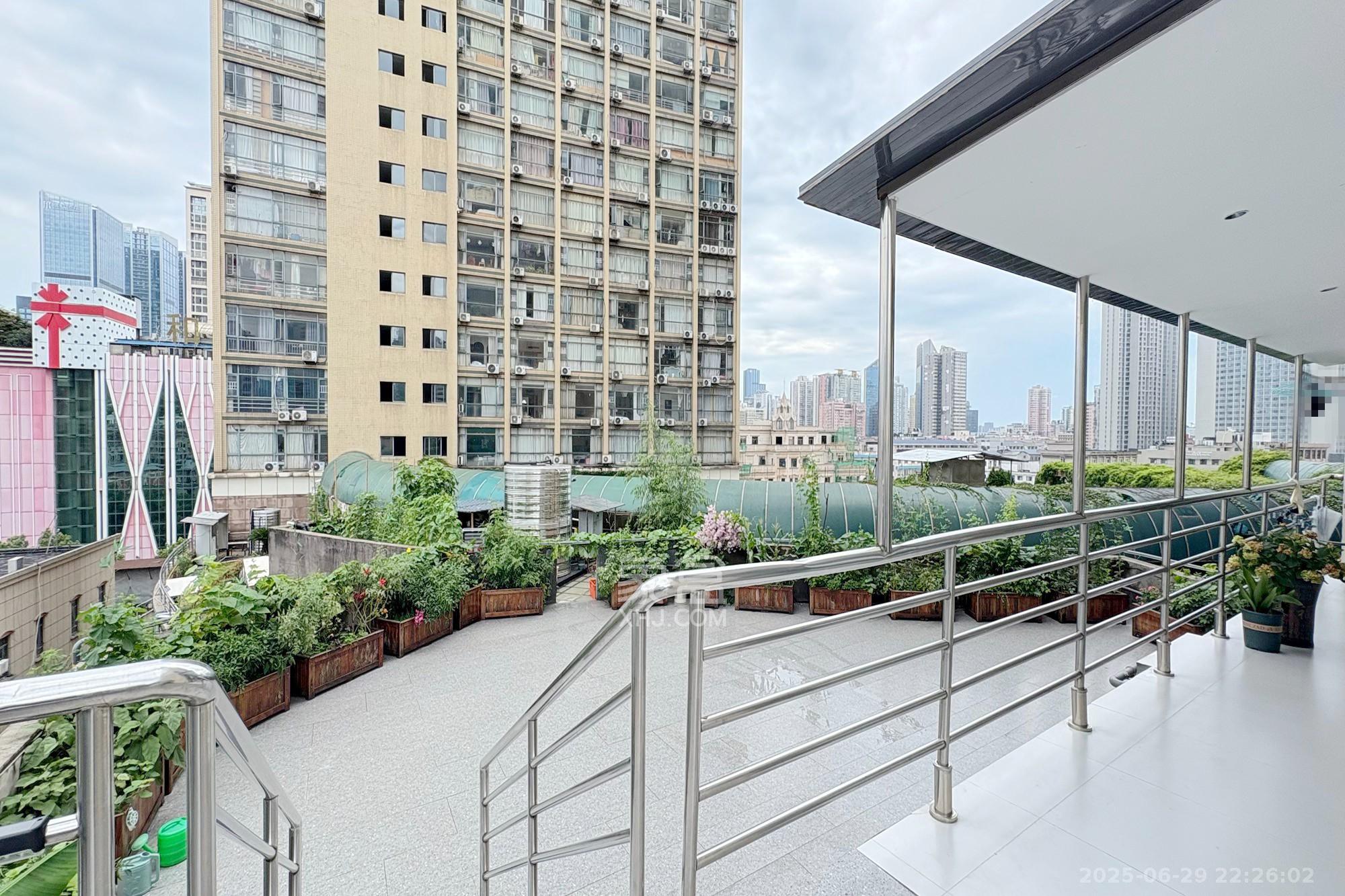 三角花园星城  3室2厅2卫    238.0万阳台