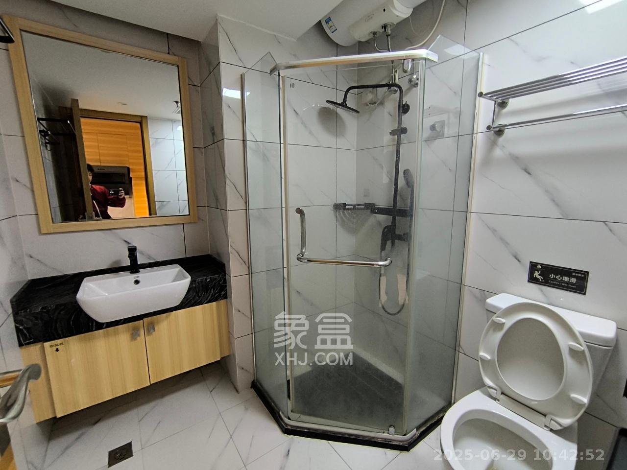 众东国际 1室1厅1卫 2700.0元/月 众东国际 1室1厅1卫 2700.0元/月室内图