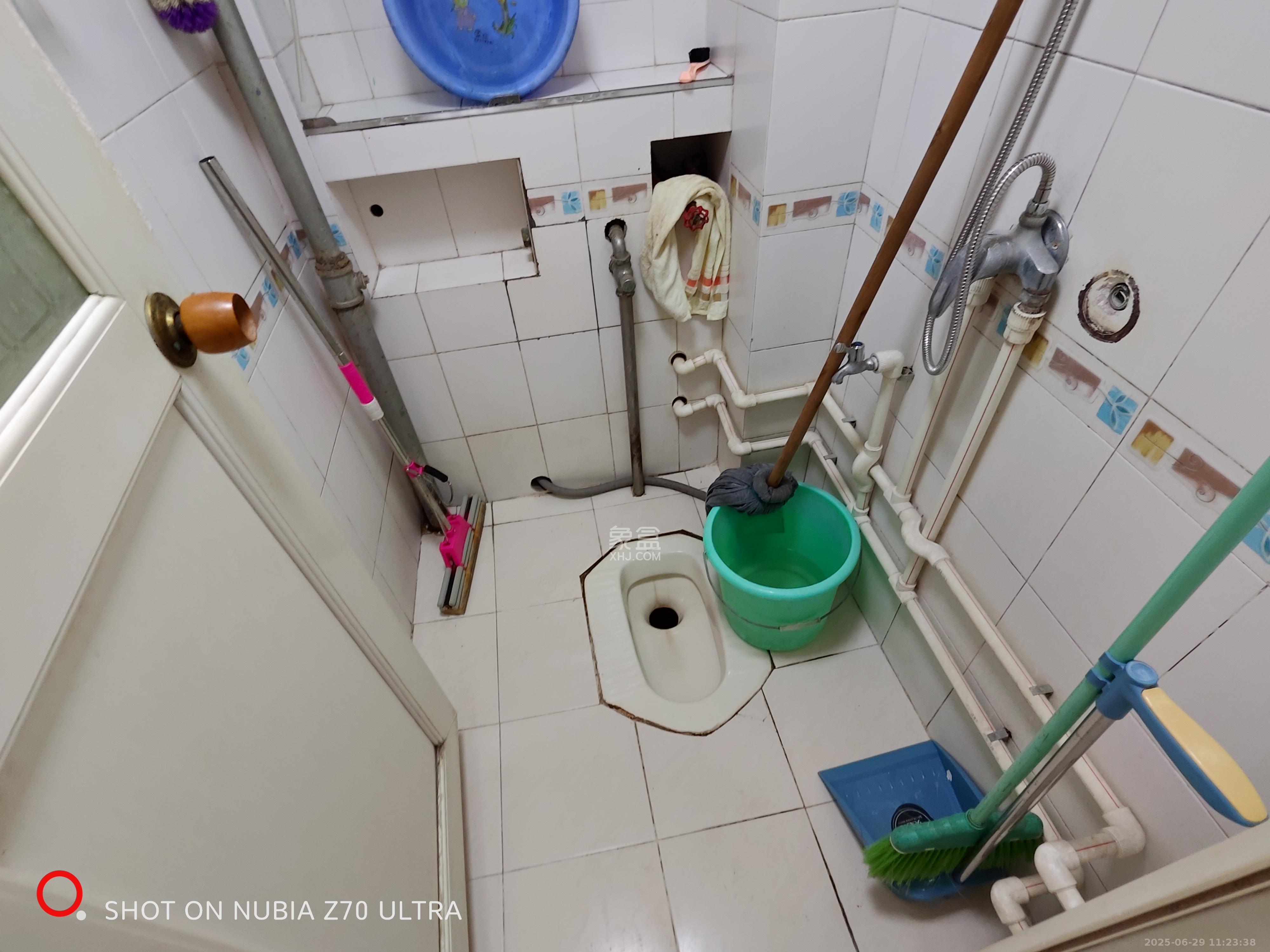 下碧湘街小区  1室0厅0卫   2400.00元/月室内图