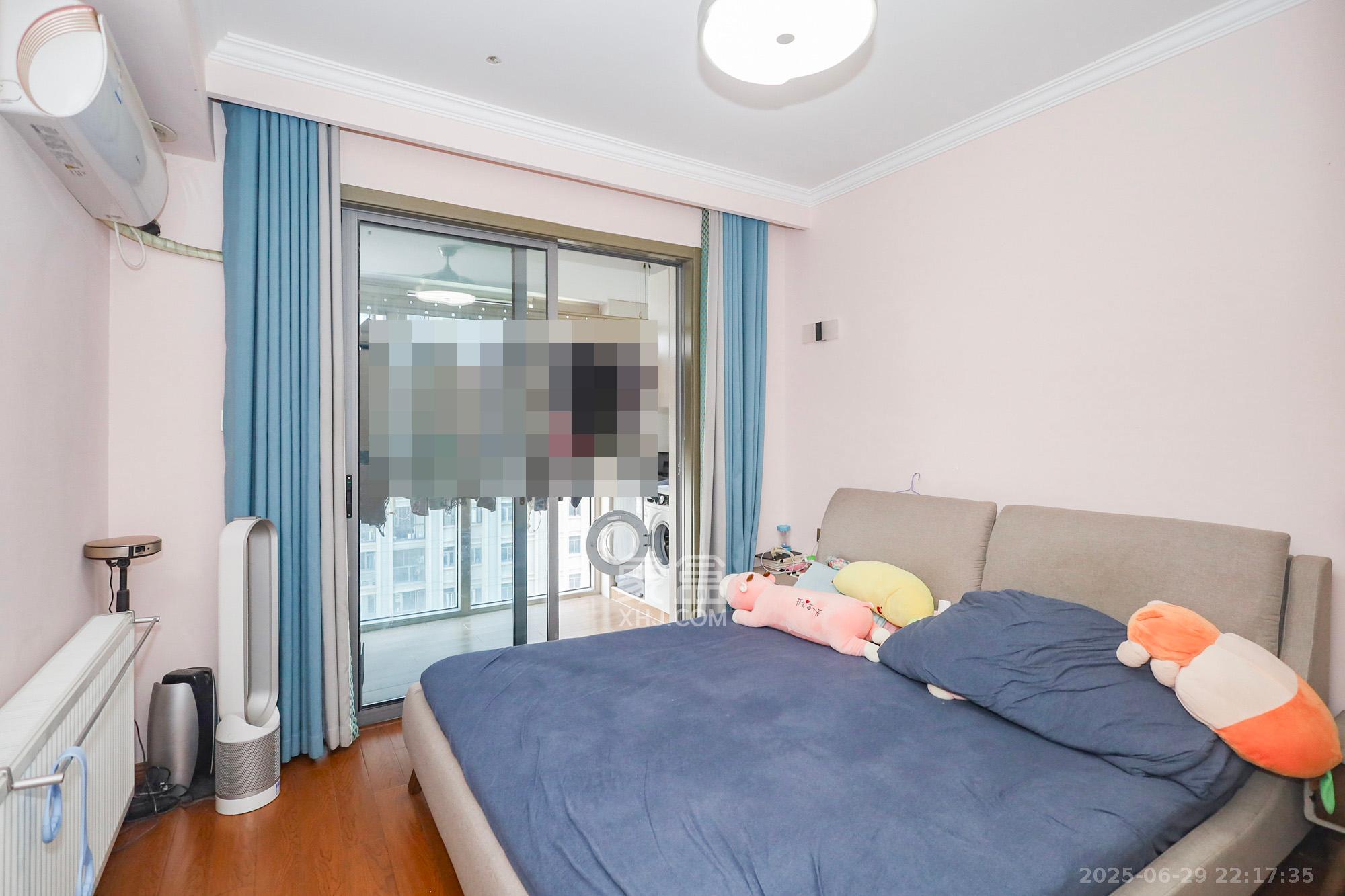 八方小区C区 3室2厅2卫 325.0万 八方小区C区 3室2厅2卫 325.0万卧室