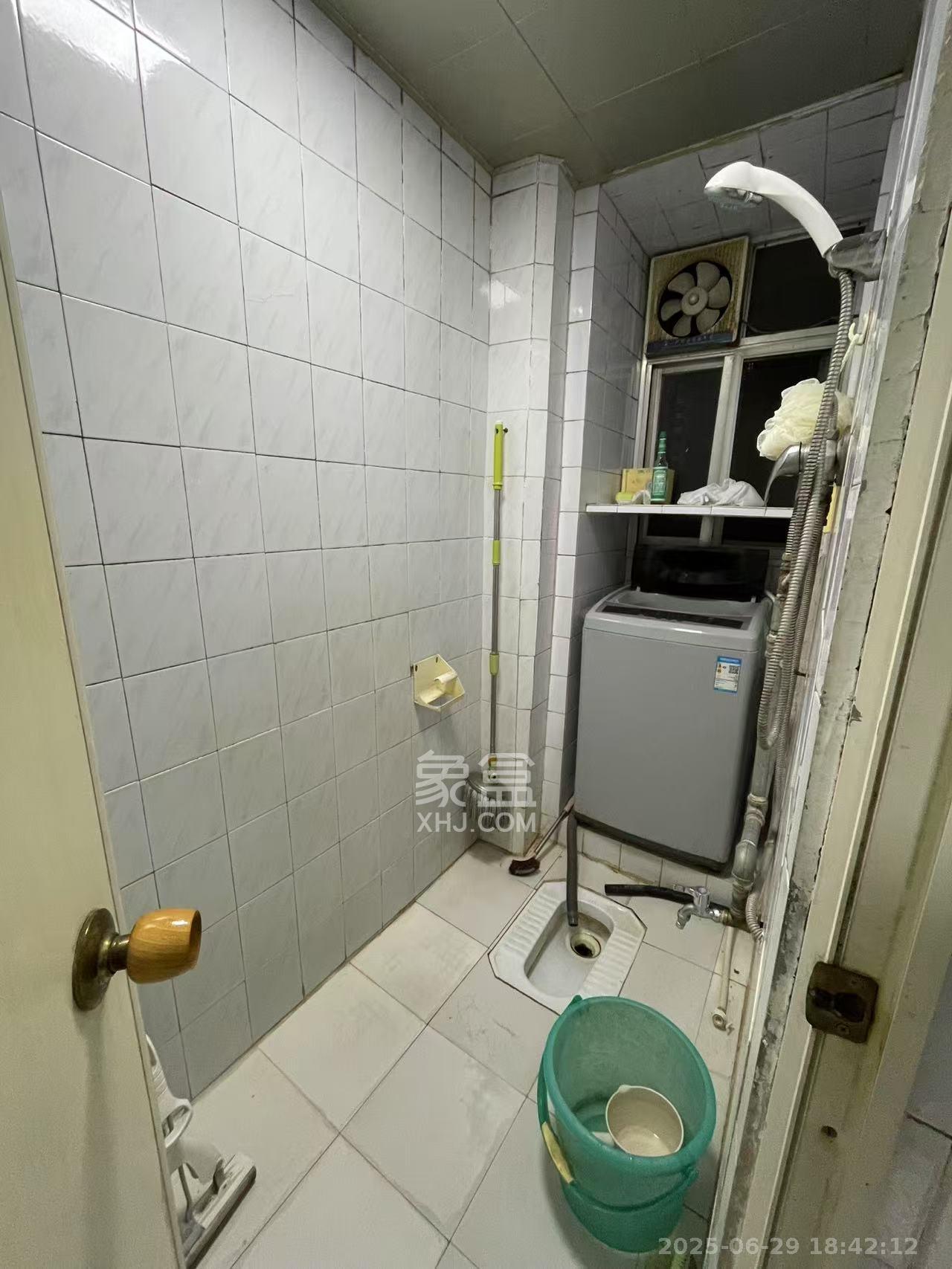 长监宿舍  2室1厅1卫    1400.0元/月 长监宿舍  2室1厅1卫    1400.0元/月室内图