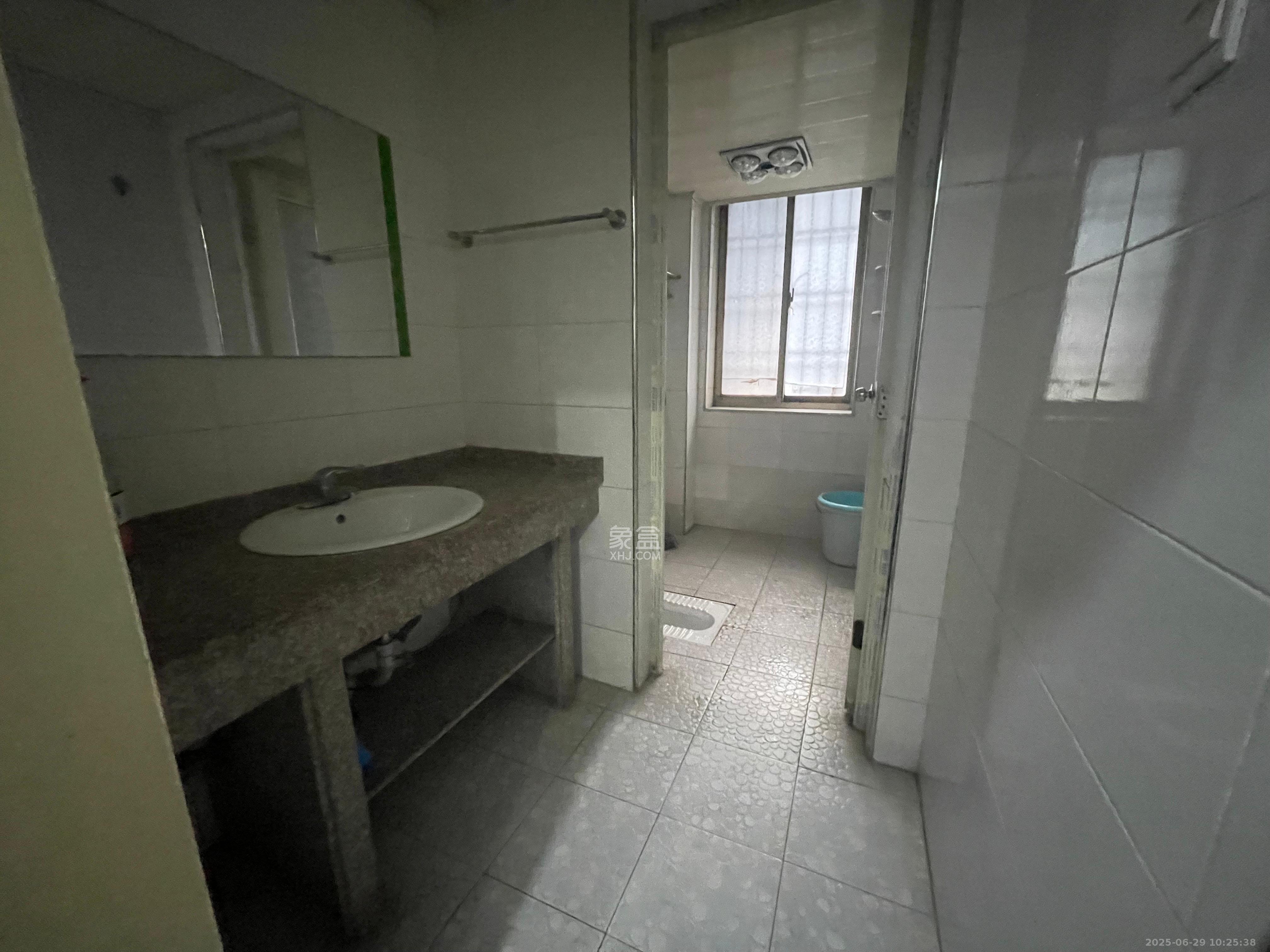 新路小区  3室2厅1卫    1800.0元/月室内图