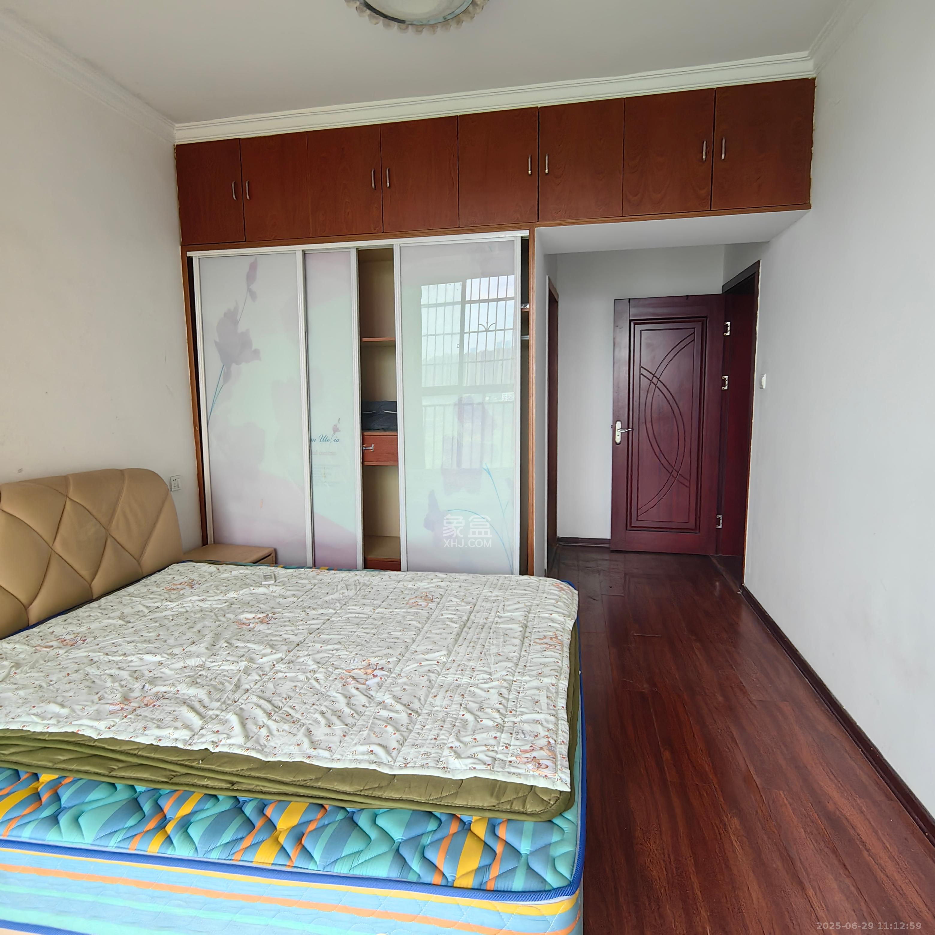 银盘鑫城  4室2厅2卫    1600.0元/月 银盘鑫城  4室2厅2卫    1600.0元/月室内图