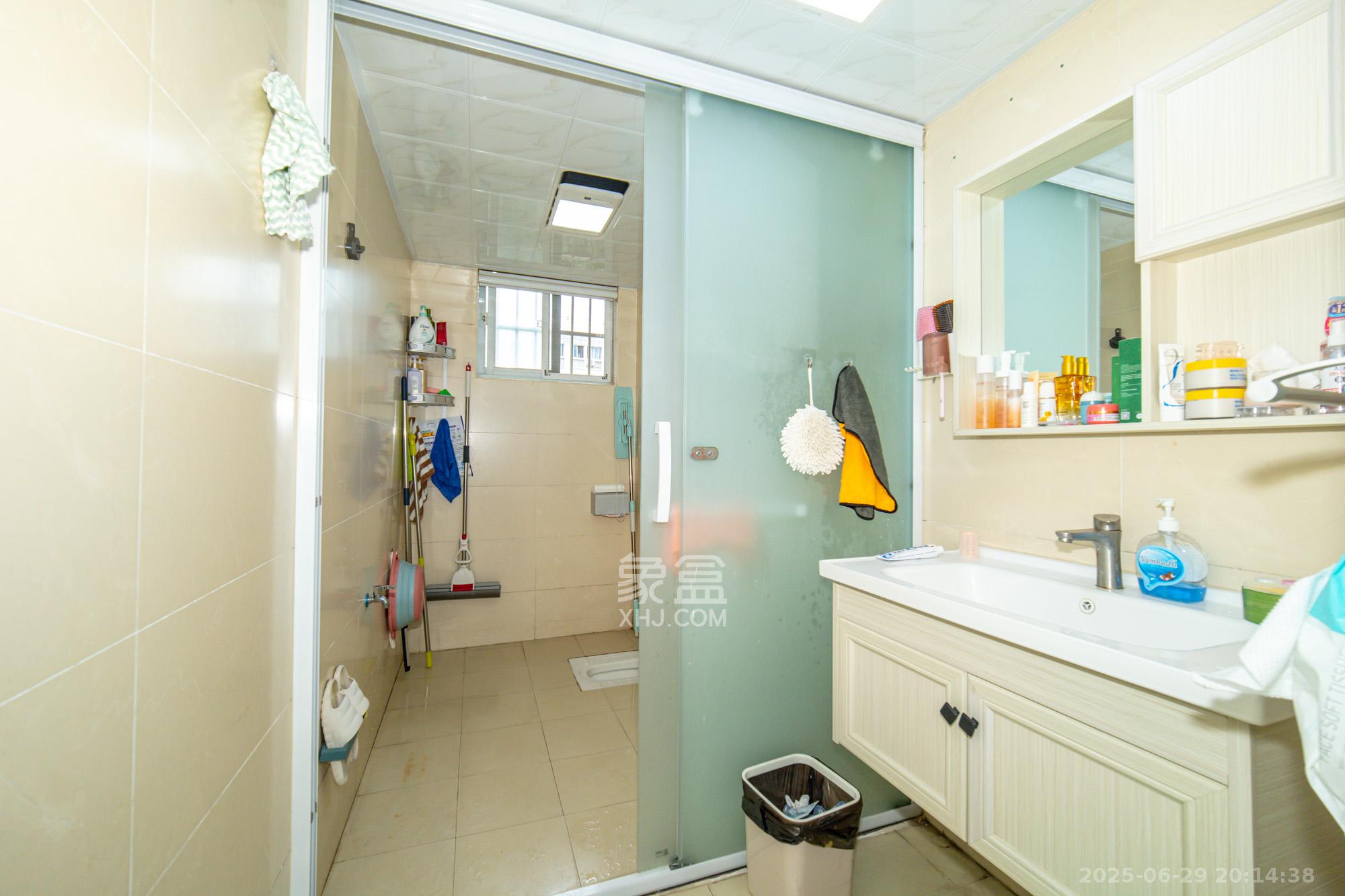 高林金三华邸  3室2厅2卫    65.0万 高林金三华邸  3室2厅2卫    65.0万卫生间