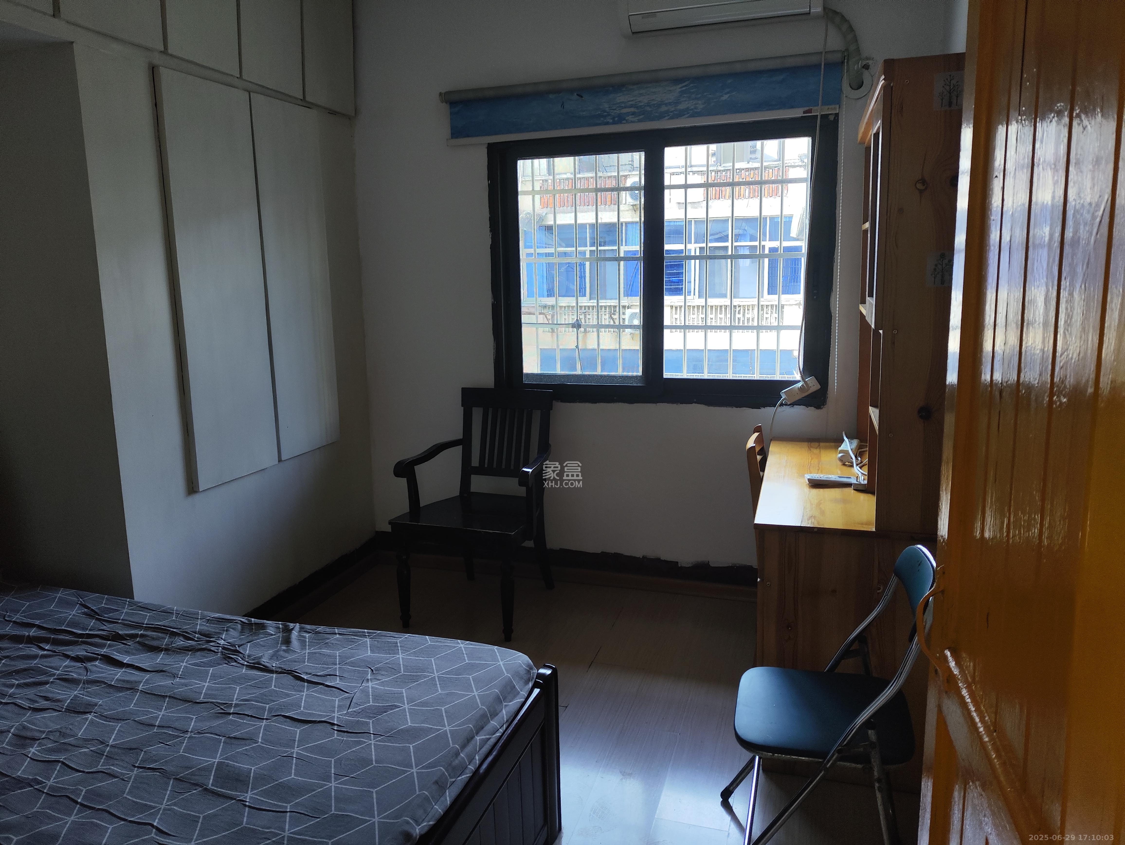 芙蓉路社区中山宿舍  3室1厅1卫   2300.00元/月室内图