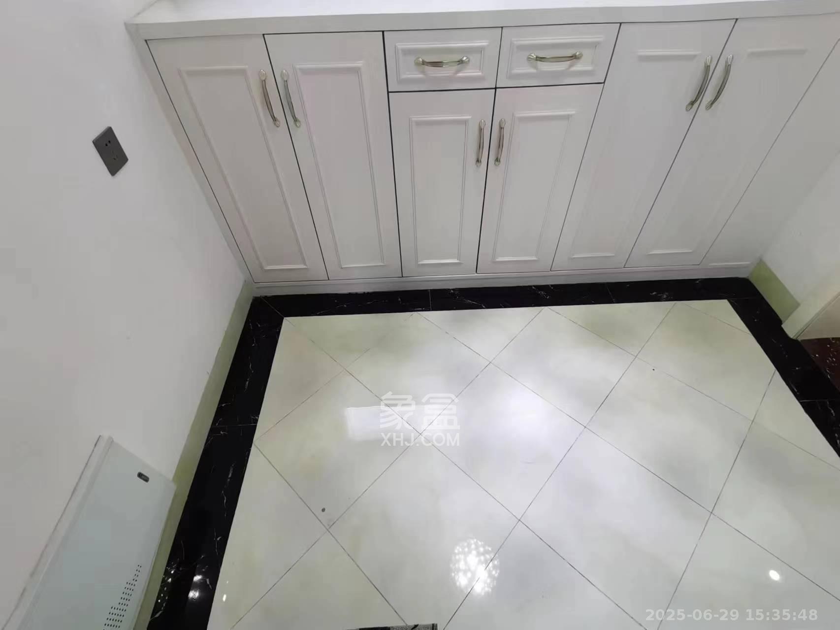 红橡华园(菲莎公馆)  4室2厅2卫    3200.0元/月 红橡华园(菲莎公馆)  4室2厅2卫    3200.0元/月室内图