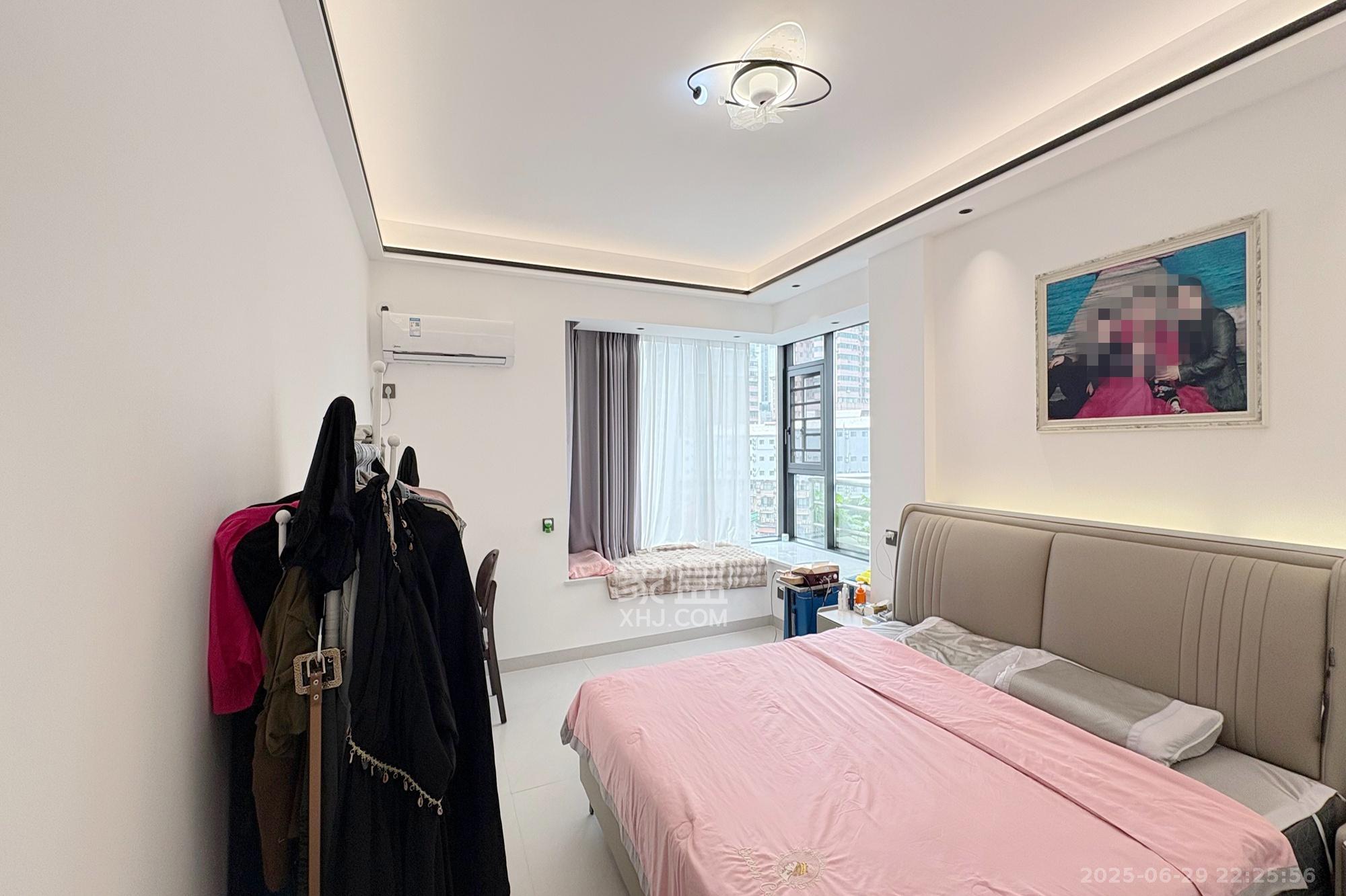 三角花园星城  3室2厅2卫    238.0万卧室