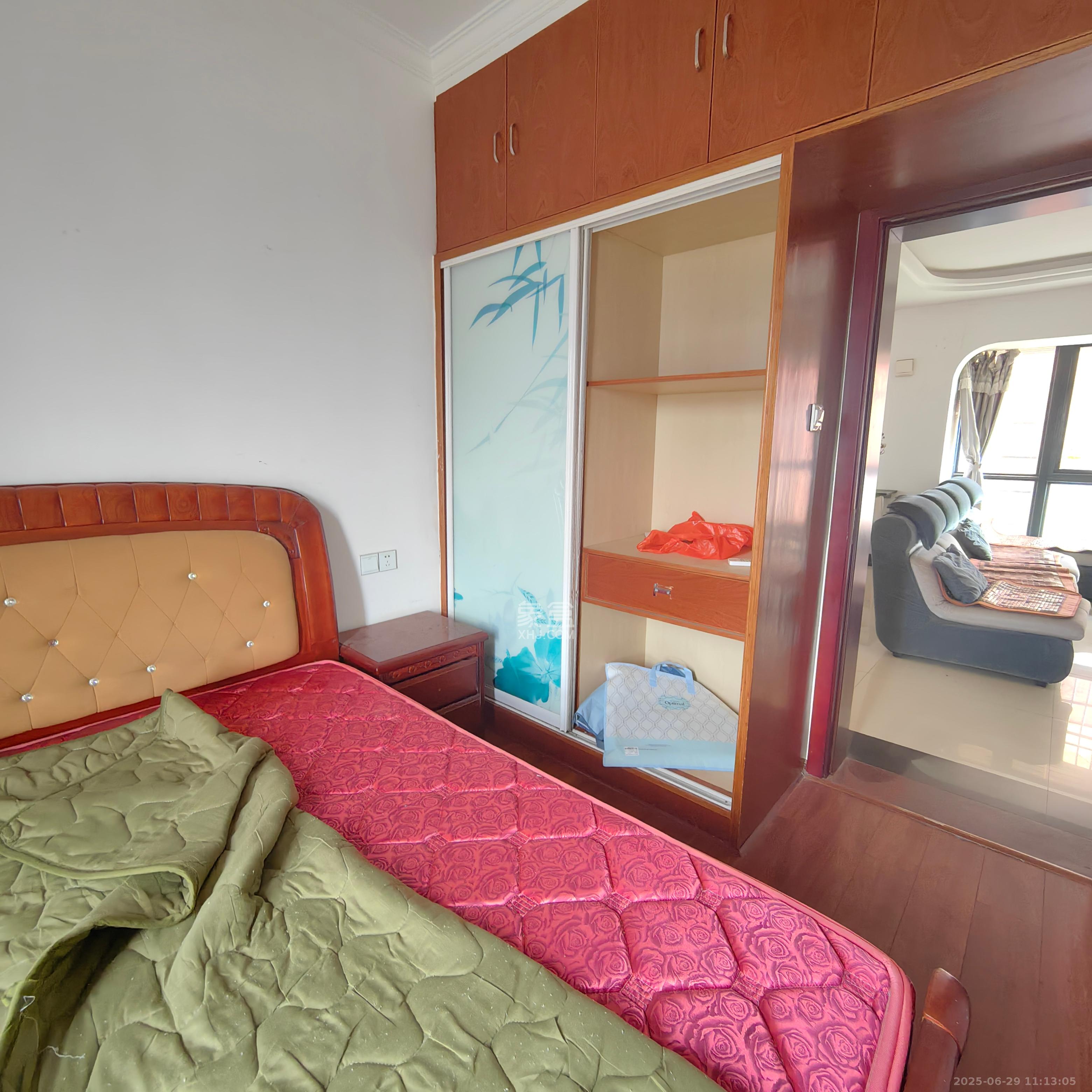 银盘鑫城  4室2厅2卫    1600.0元/月 银盘鑫城  4室2厅2卫    1600.0元/月室内图