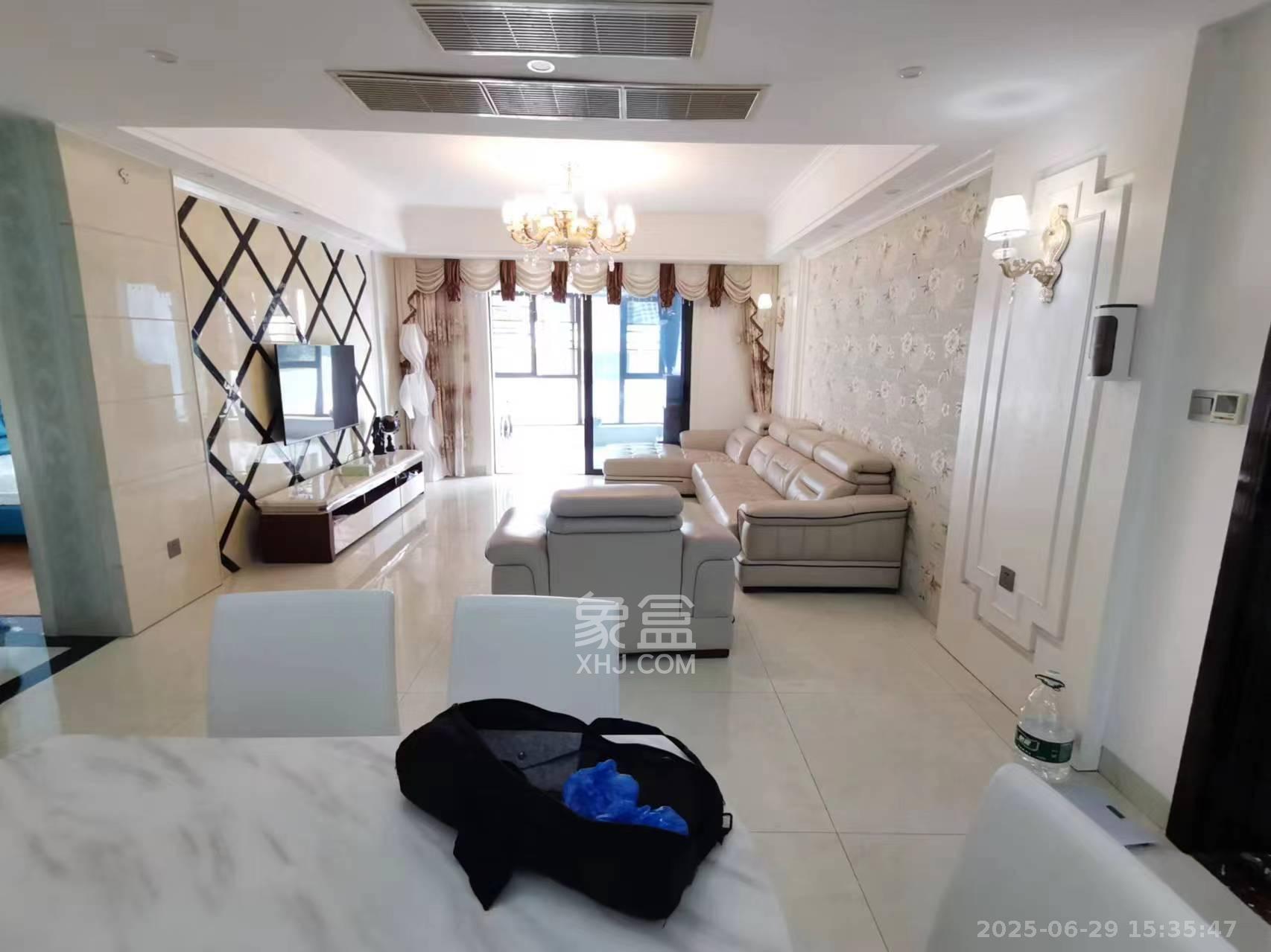 红橡华园(菲莎公馆)  4室2厅2卫    3200.0元/月 红橡华园(菲莎公馆)  4室2厅2卫    3200.0元/月室内图