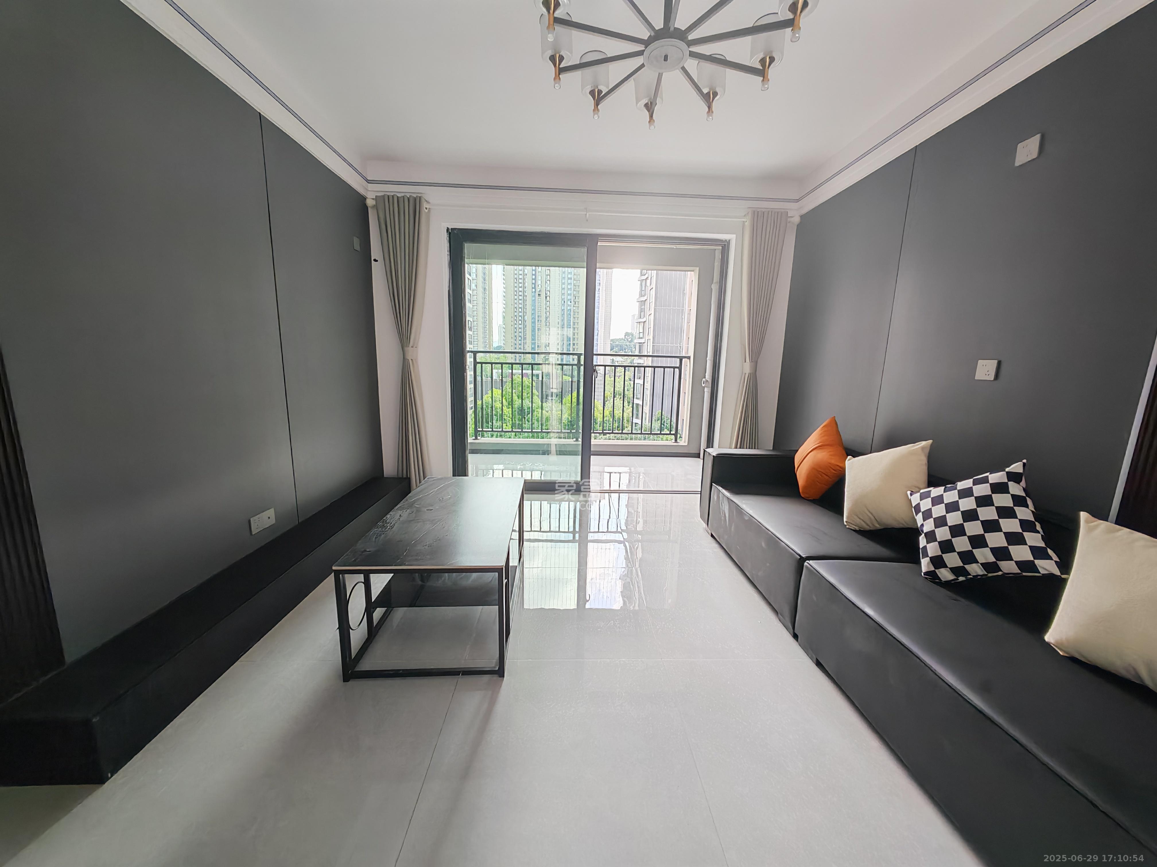 周南学府  2室2厅1卫    2200.0元/月 周南学府  2室2厅1卫    2200.0元/月室内图