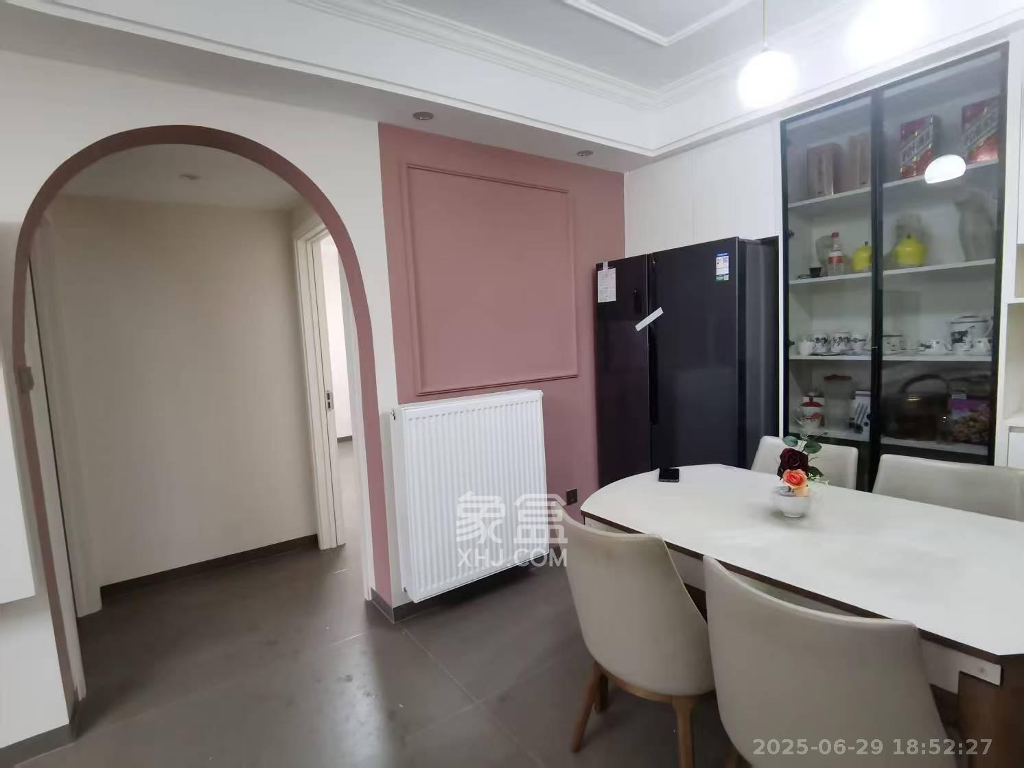 汉唐世家一期  3室2厅2卫    3000.0元/月 汉唐世家一期  3室2厅2卫    3000.0元/月室内图