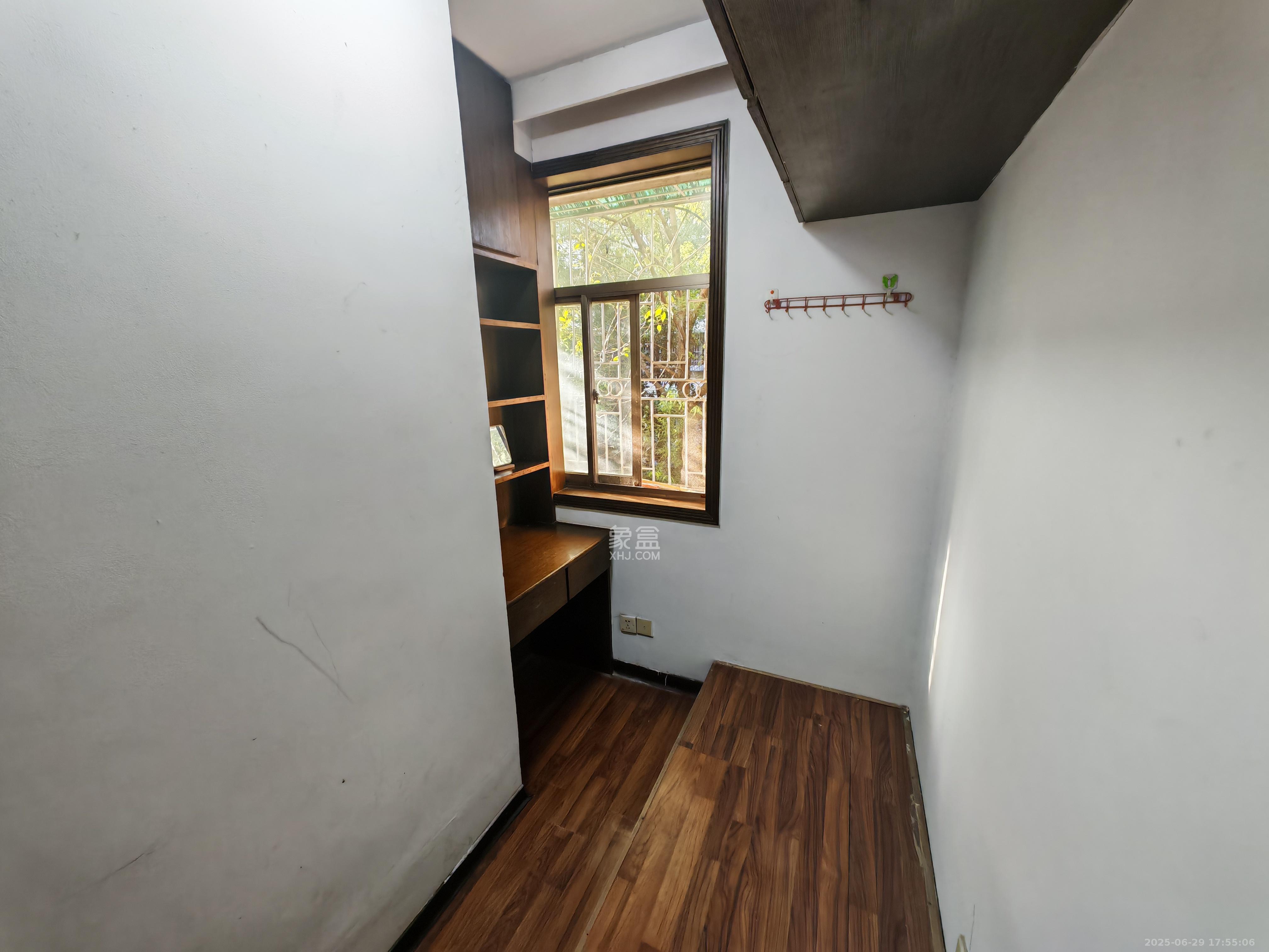 三和家园  1室1厅1卫   1300.00元/月室内图