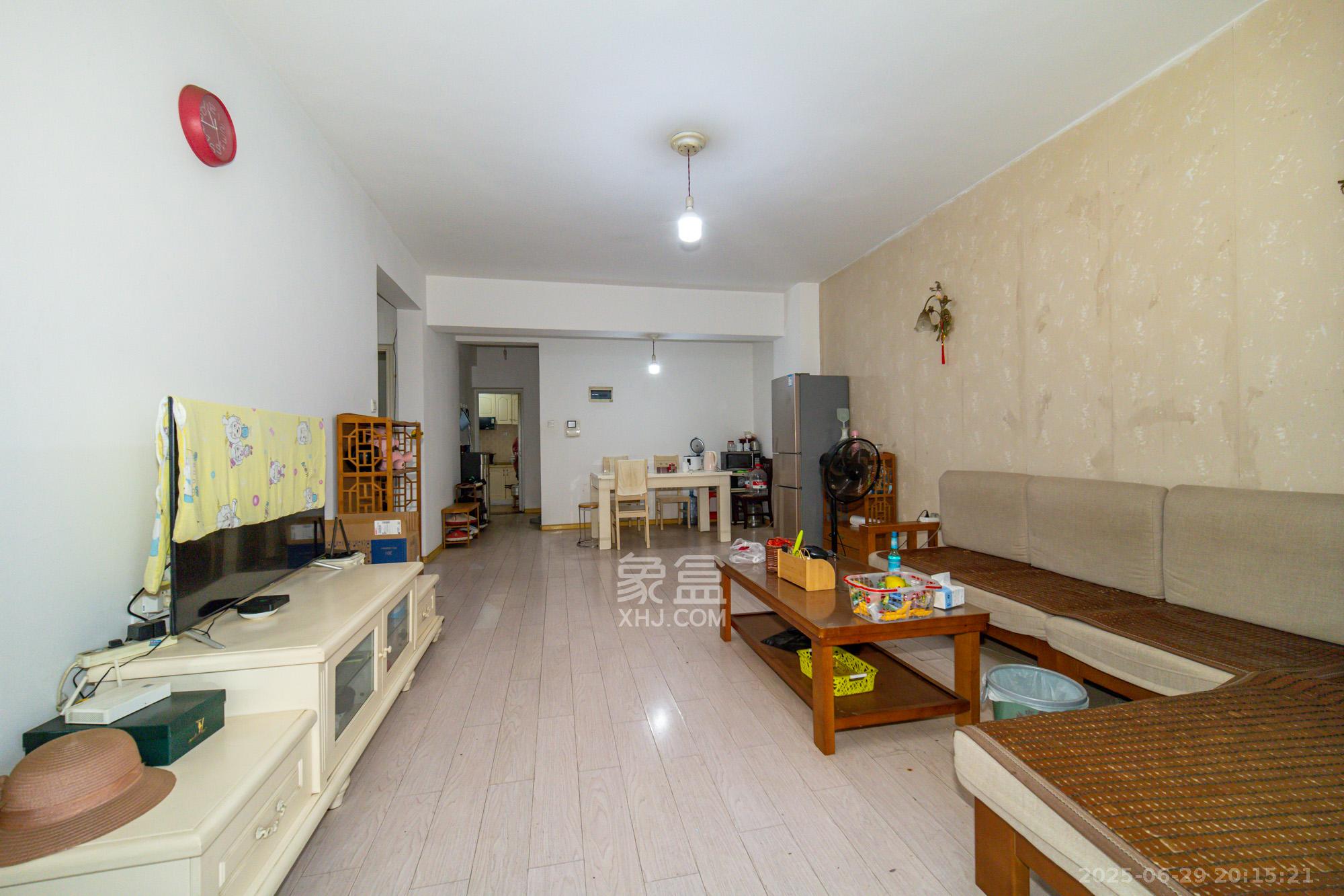 荣鑫家园 2室12厅1卫 36.8万 荣鑫家园 2室12厅1卫 36.8万客厅