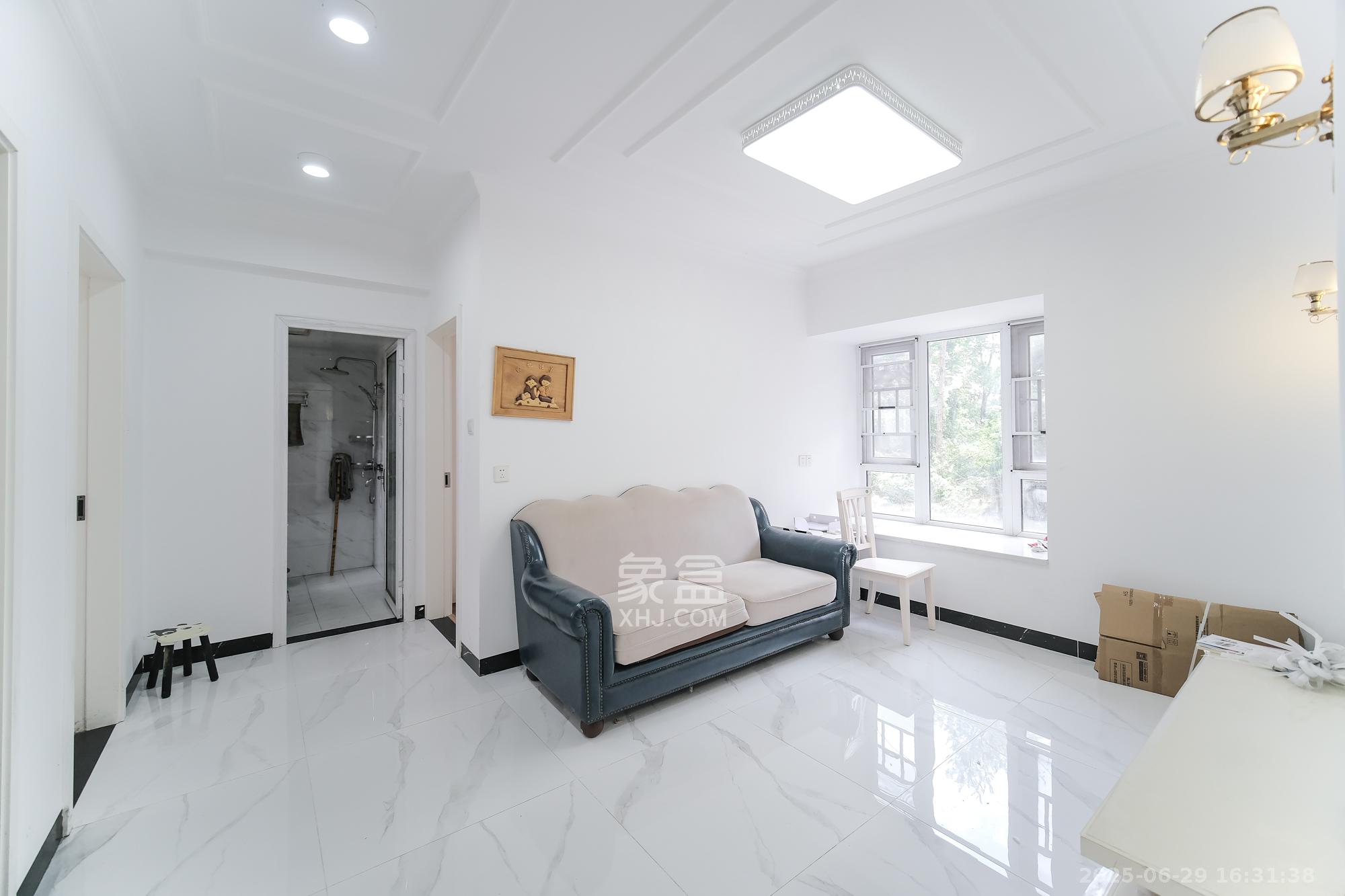 荣盛花语城  3室2厅1卫    52.0万 荣盛花语城  3室2厅1卫    52.0万客厅