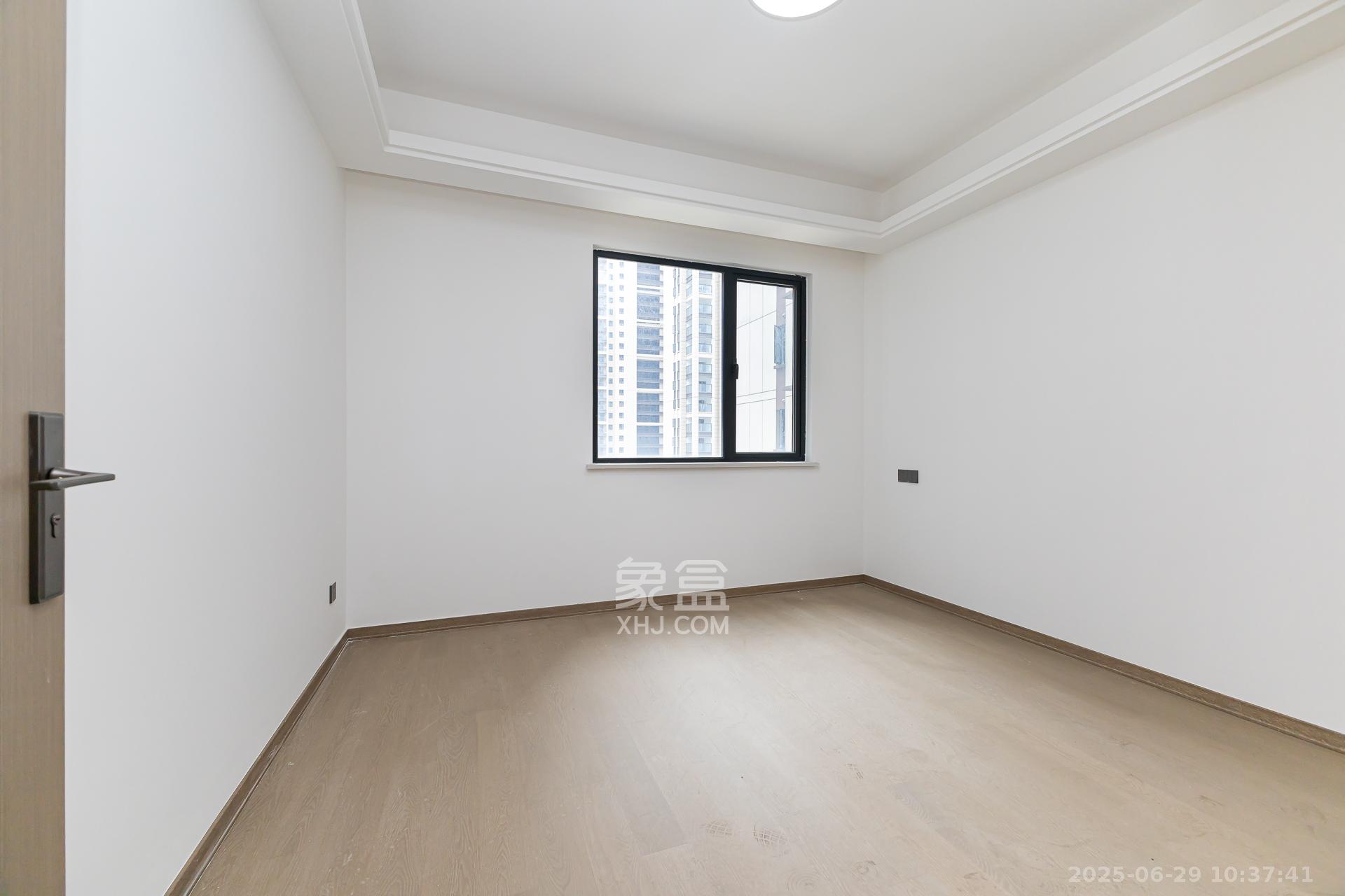 金富湘江悦城 4室2厅2卫 140.0万 金富湘江悦城 4室2厅2卫 140.0万卧室