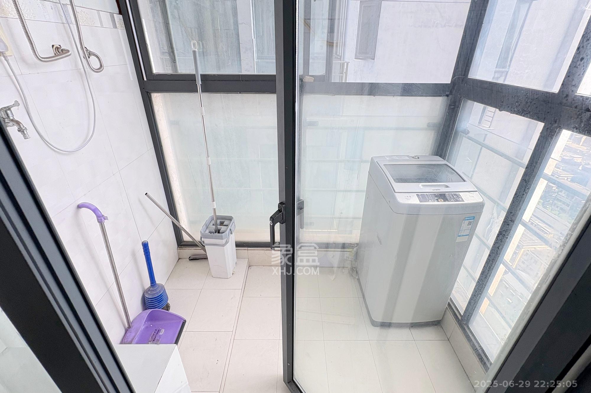 湘域中央  2室2厅1卫    113.0万厨房