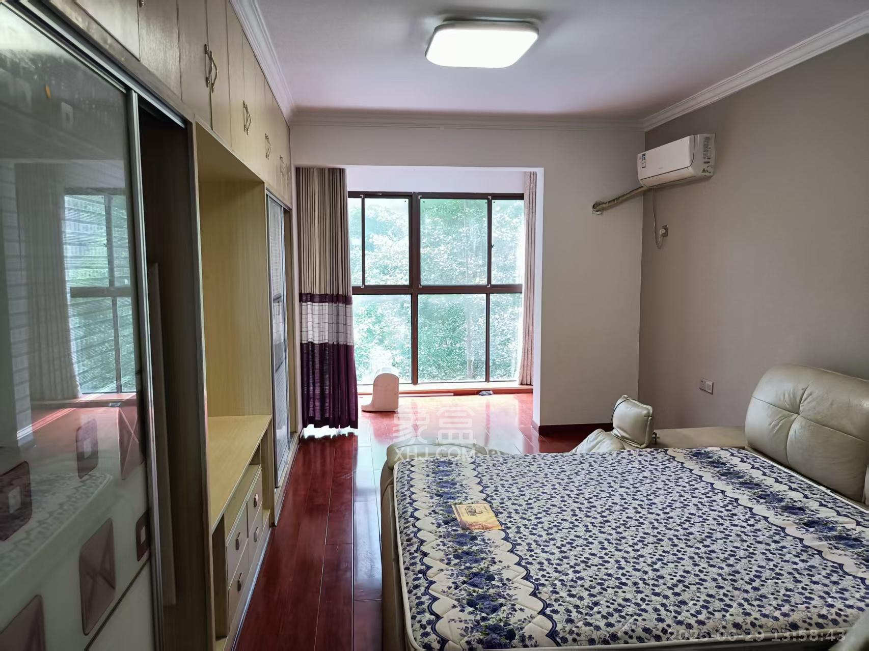 水岸世景  3室2厅2卫   2400.00元/月室内图