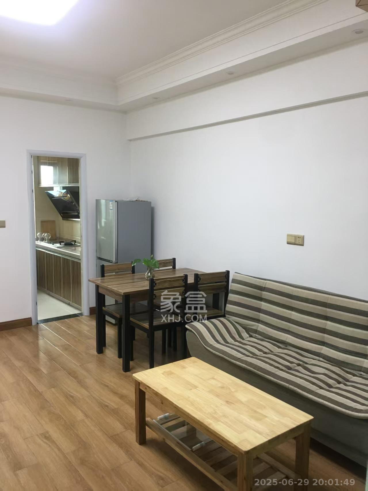 和隆花半里  1室1厅1卫    1600.0元/月 和隆花半里  1室1厅1卫    1600.0元/月室内图