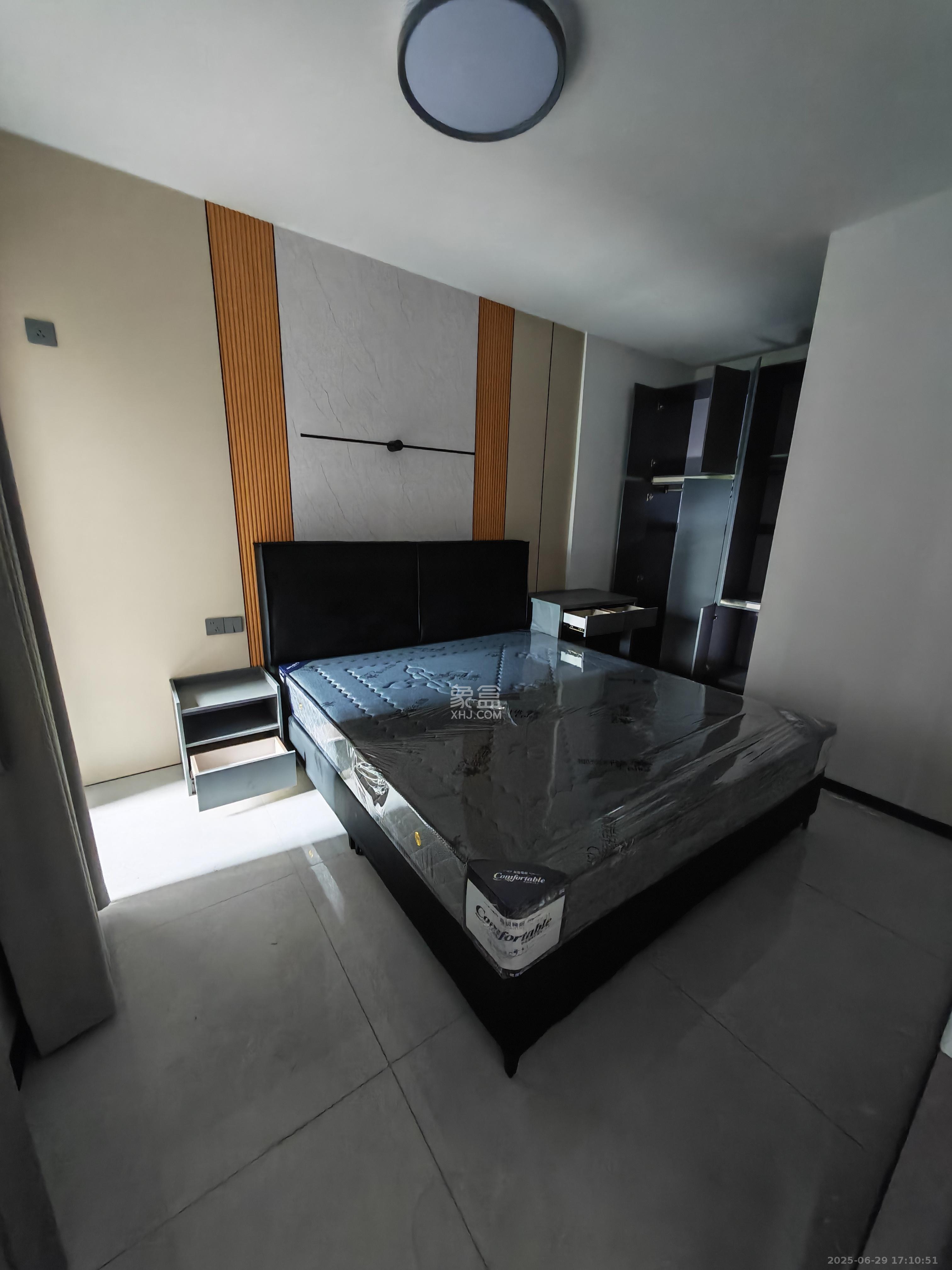 周南学府  2室2厅1卫    2200.0元/月 周南学府  2室2厅1卫    2200.0元/月室内图