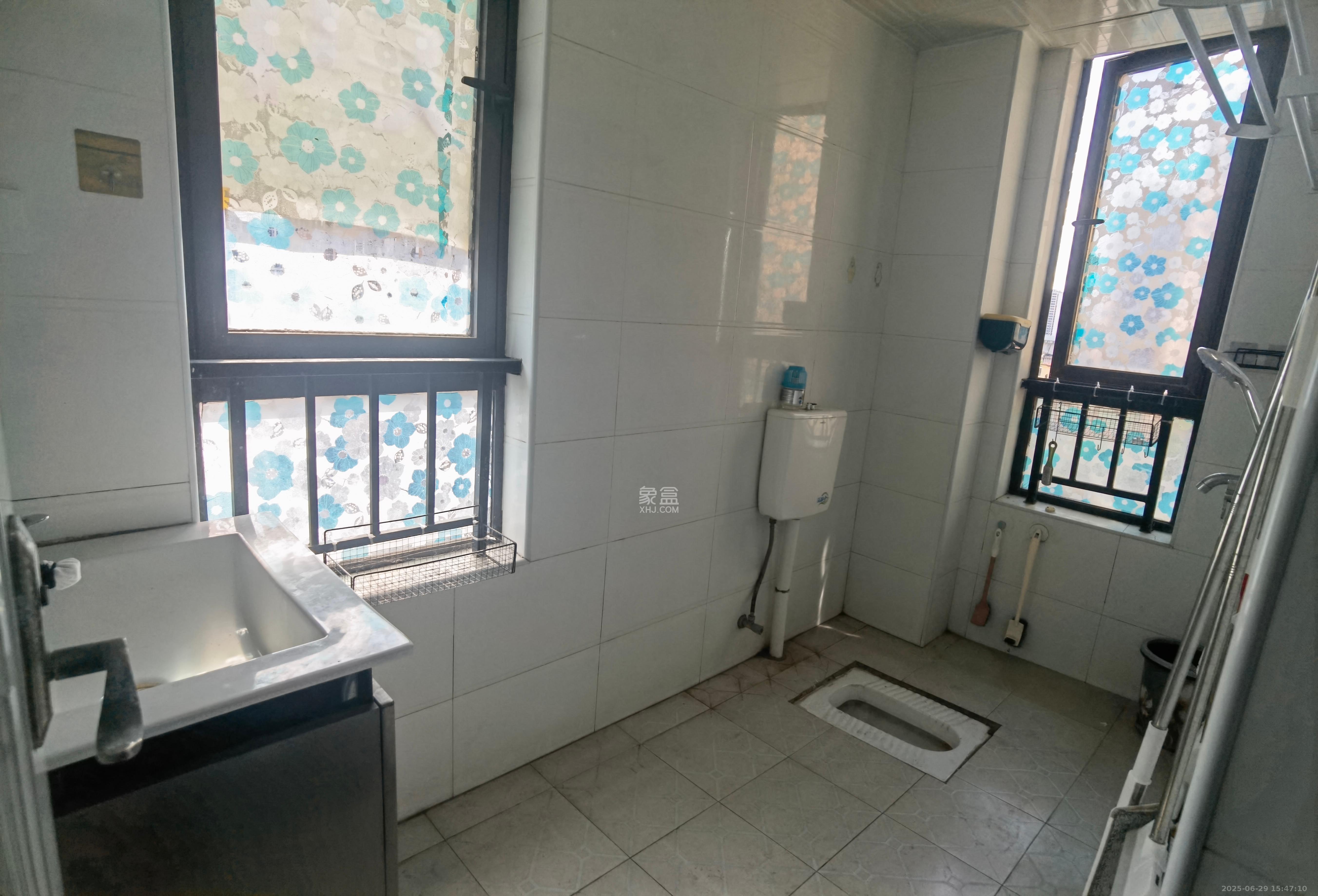 中信凯旋蓝岸(中信新城三期)  3室2厅1卫    1800.0元/月 中信凯旋蓝岸(中信新城三期)  3室2厅1卫    1800.0元/月室内图