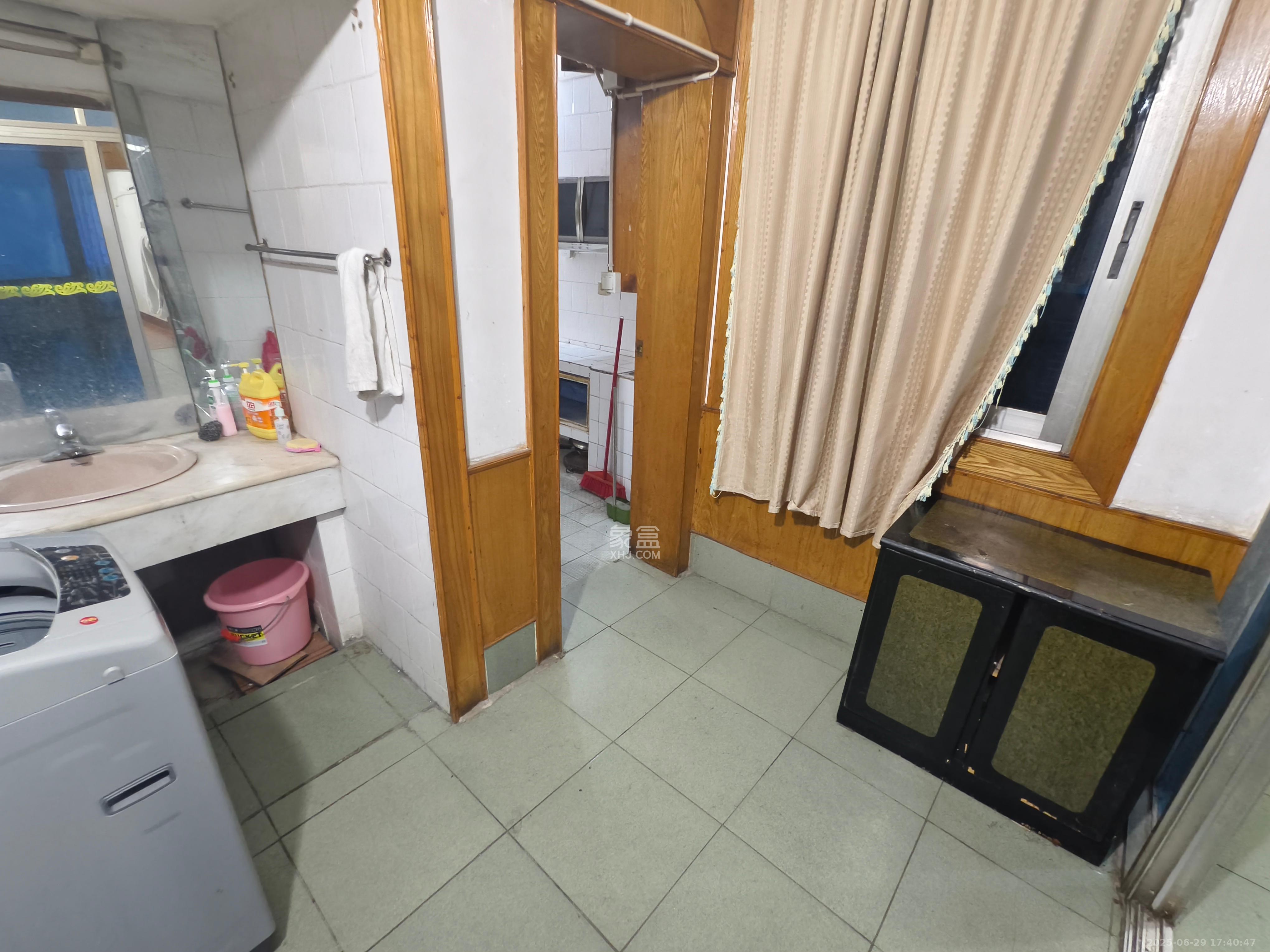 桐荫里社区  3室1厅1卫   1800.00元/月
