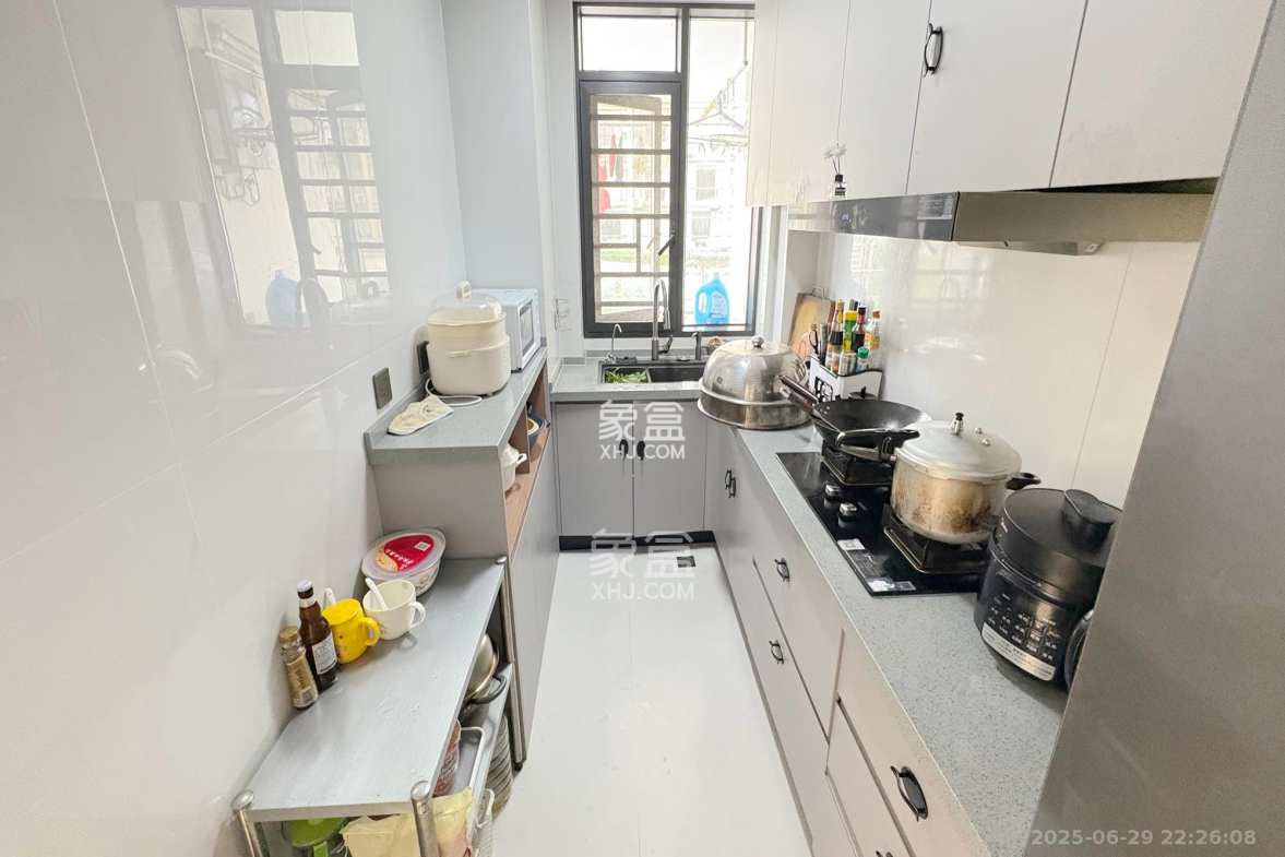 三角花园星城 3室2厅2卫 238.0万 三角花园星城 3室2厅2卫 238.0万厨房