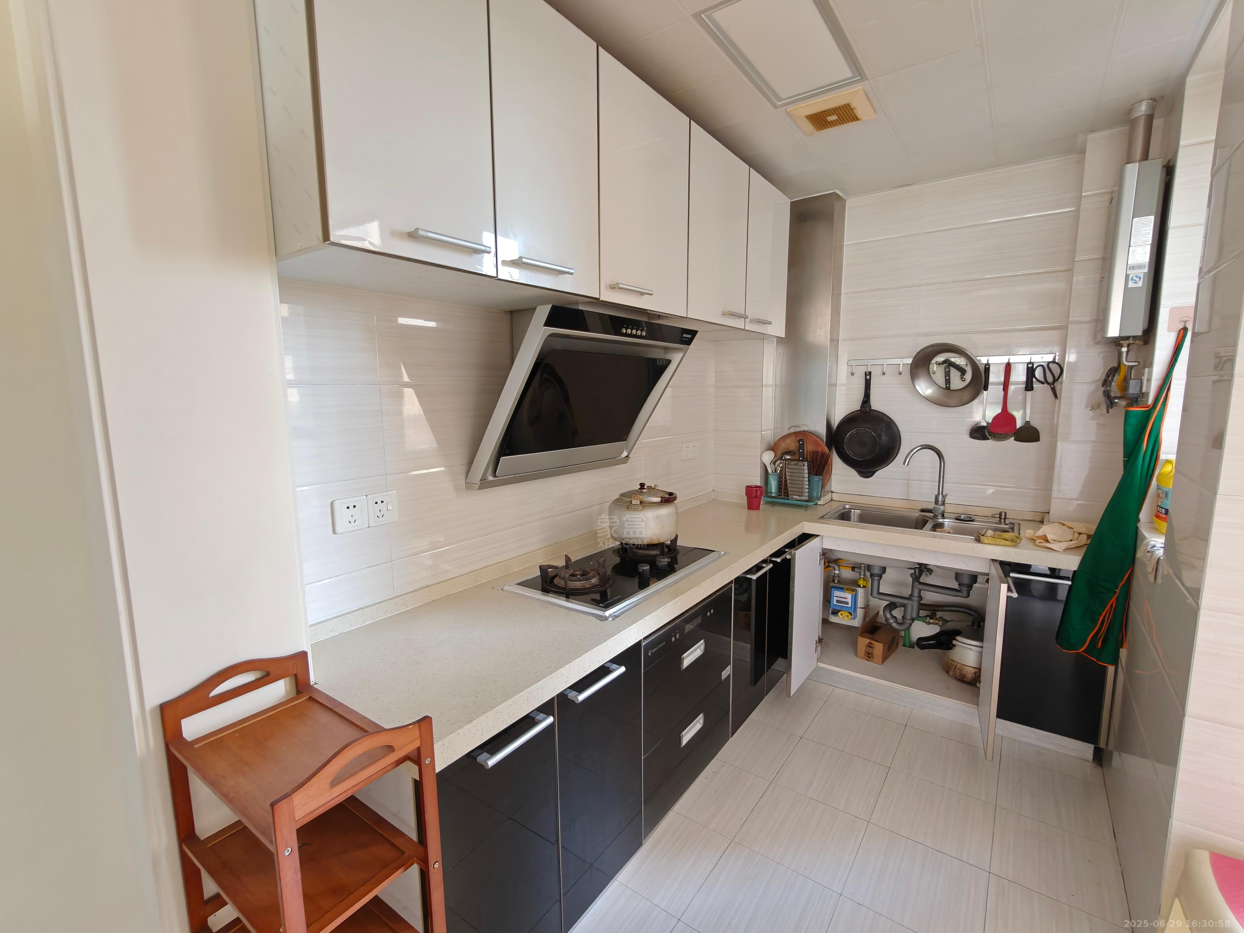 佳兆业金域天下三期  3室2厅1卫    1800.0元/月 佳兆业金域天下三期  3室2厅1卫    1800.0元/月室内图