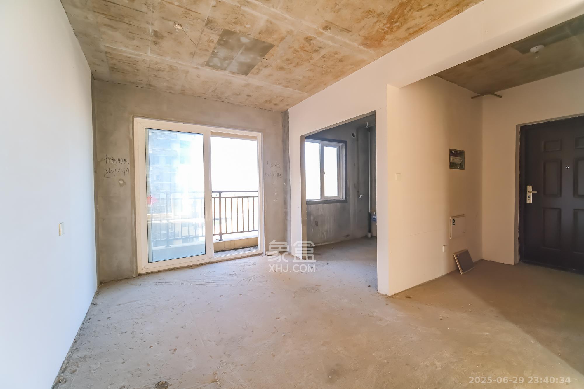 保利香槟国际  4室2厅2卫    105.0万客厅