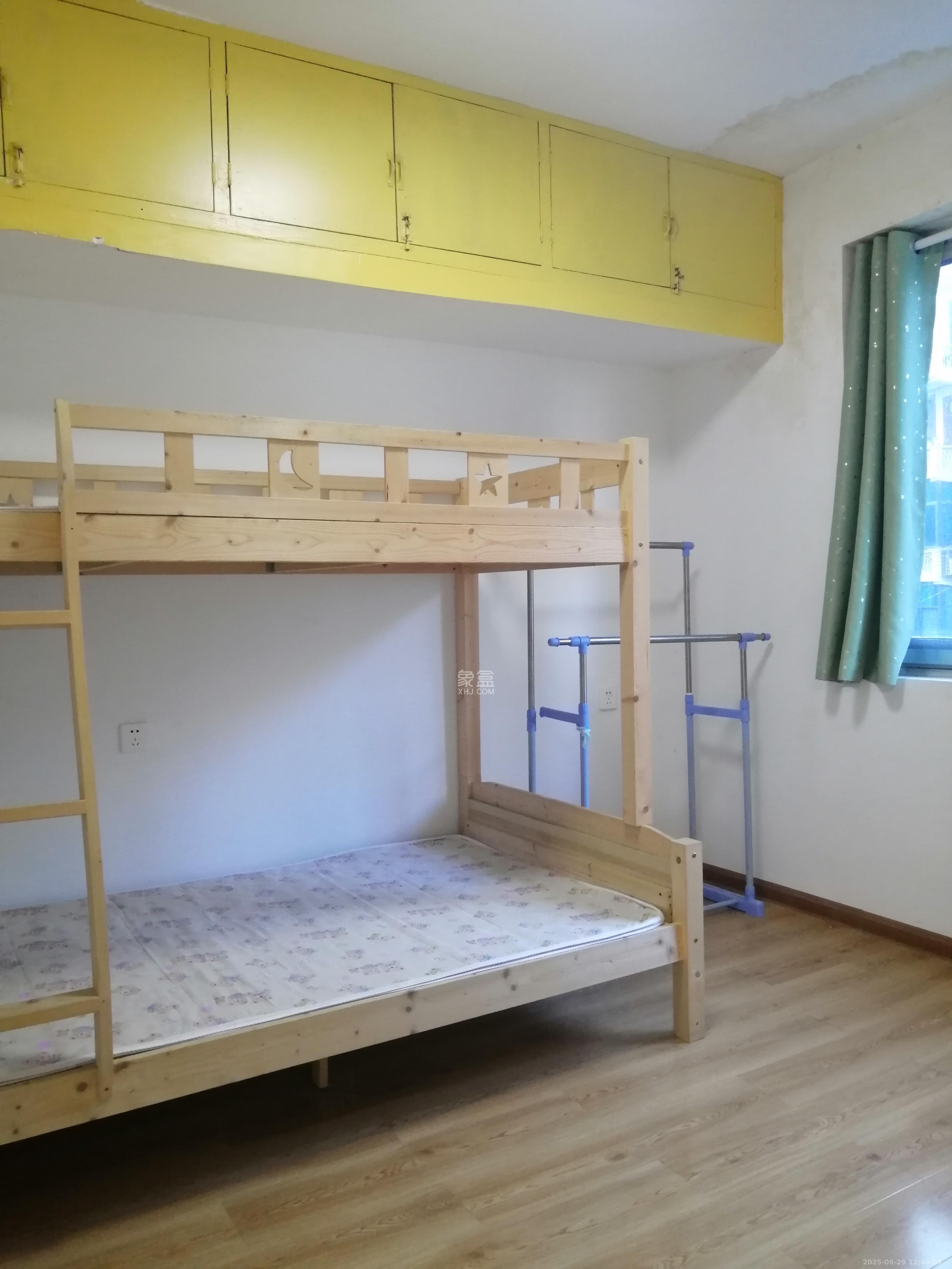 湖南医大附二院红旗区宿舍 2室1厅1卫 2200.0元/月 湖南医大附二院红旗区宿舍 2室1厅1卫 2200.0元/月室内图