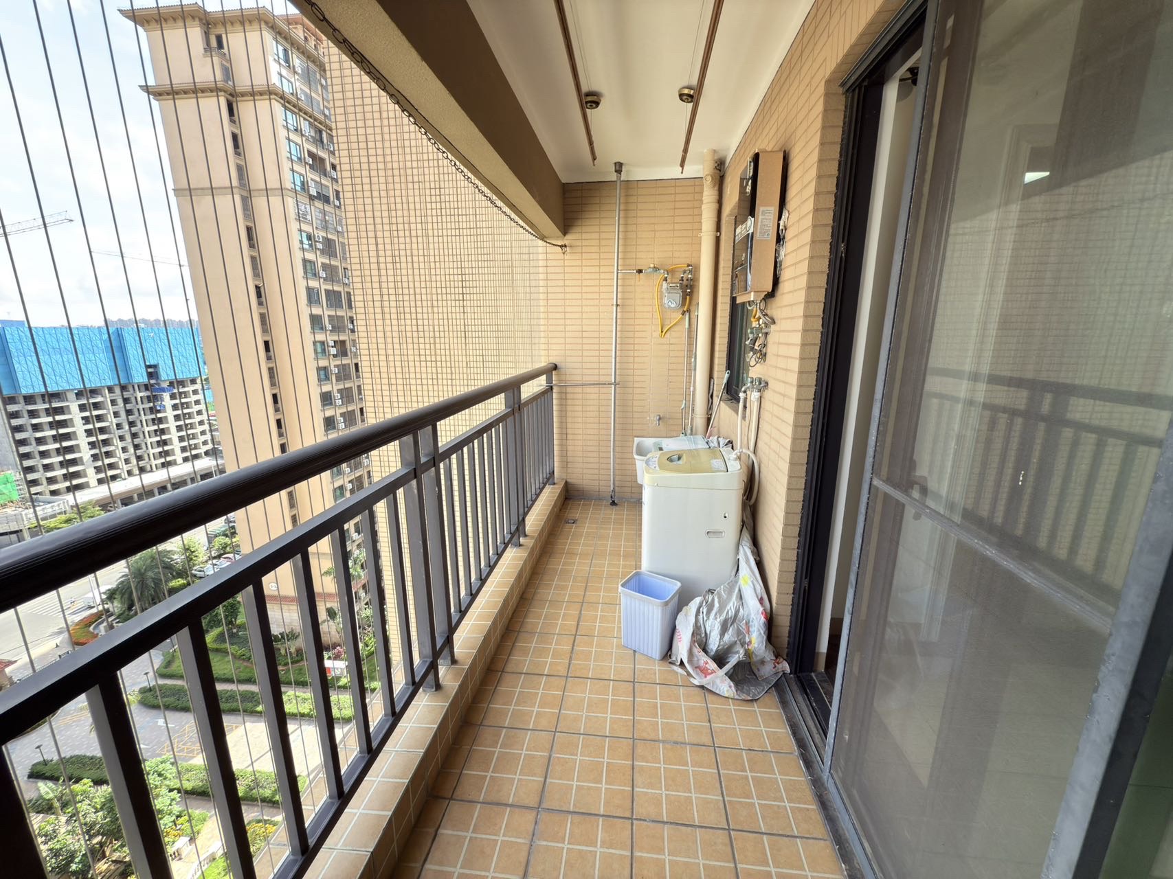 江畔人家  3室2厅2卫   3000.00元/月室内图