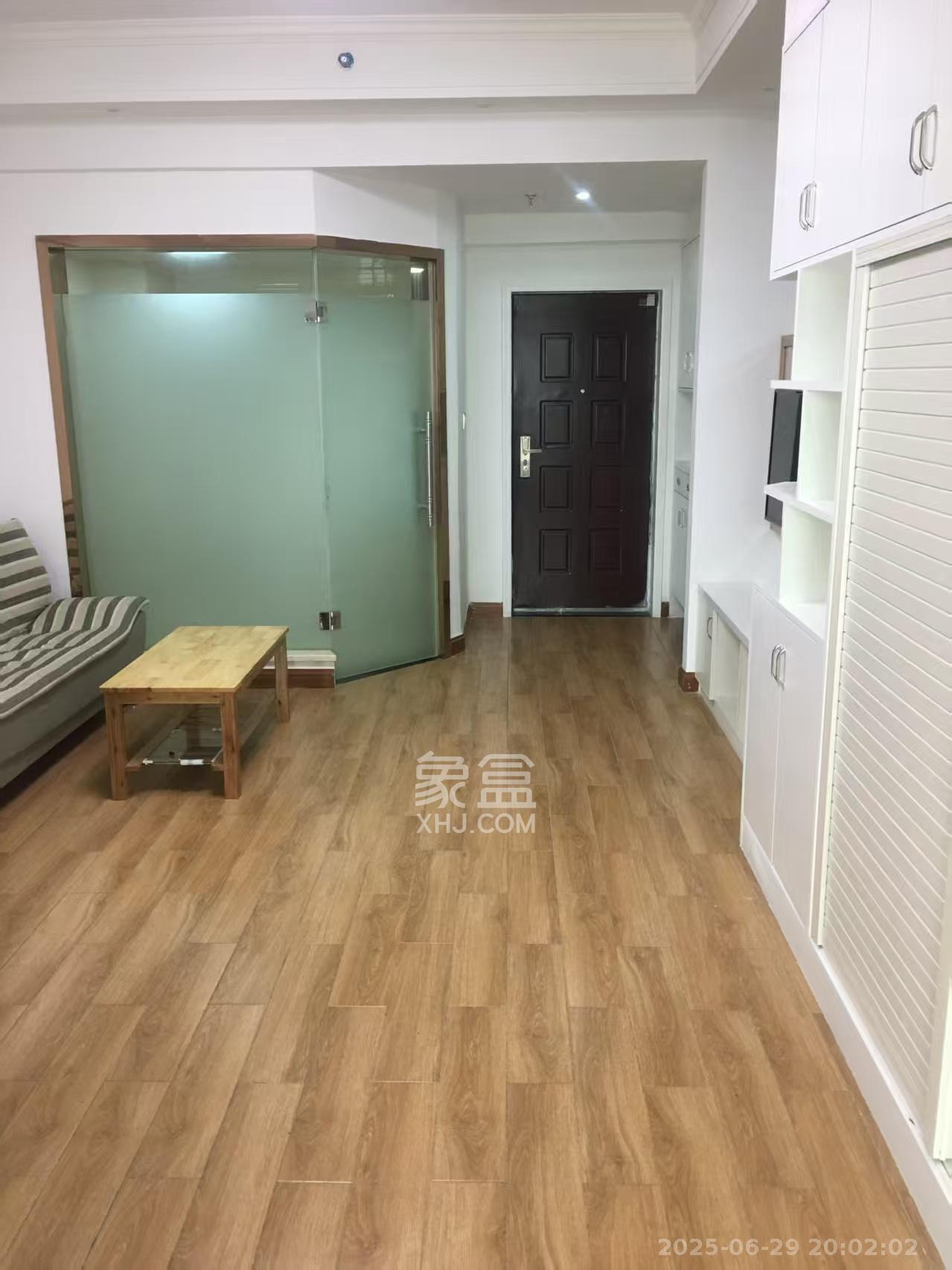 和隆花半里  1室1厅1卫    1600.0元/月 和隆花半里  1室1厅1卫    1600.0元/月室内图