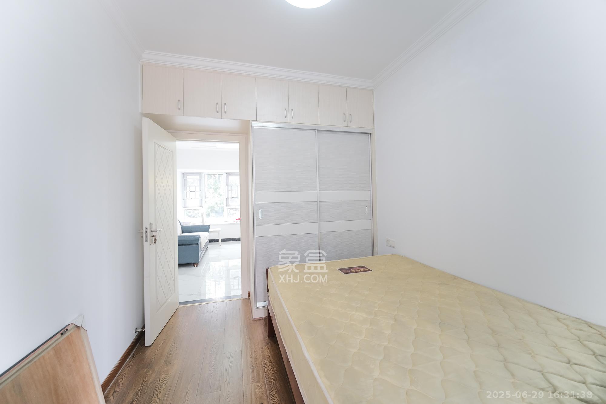 荣盛花语城  3室2厅1卫    52.0万 荣盛花语城  3室2厅1卫    52.0万卧室