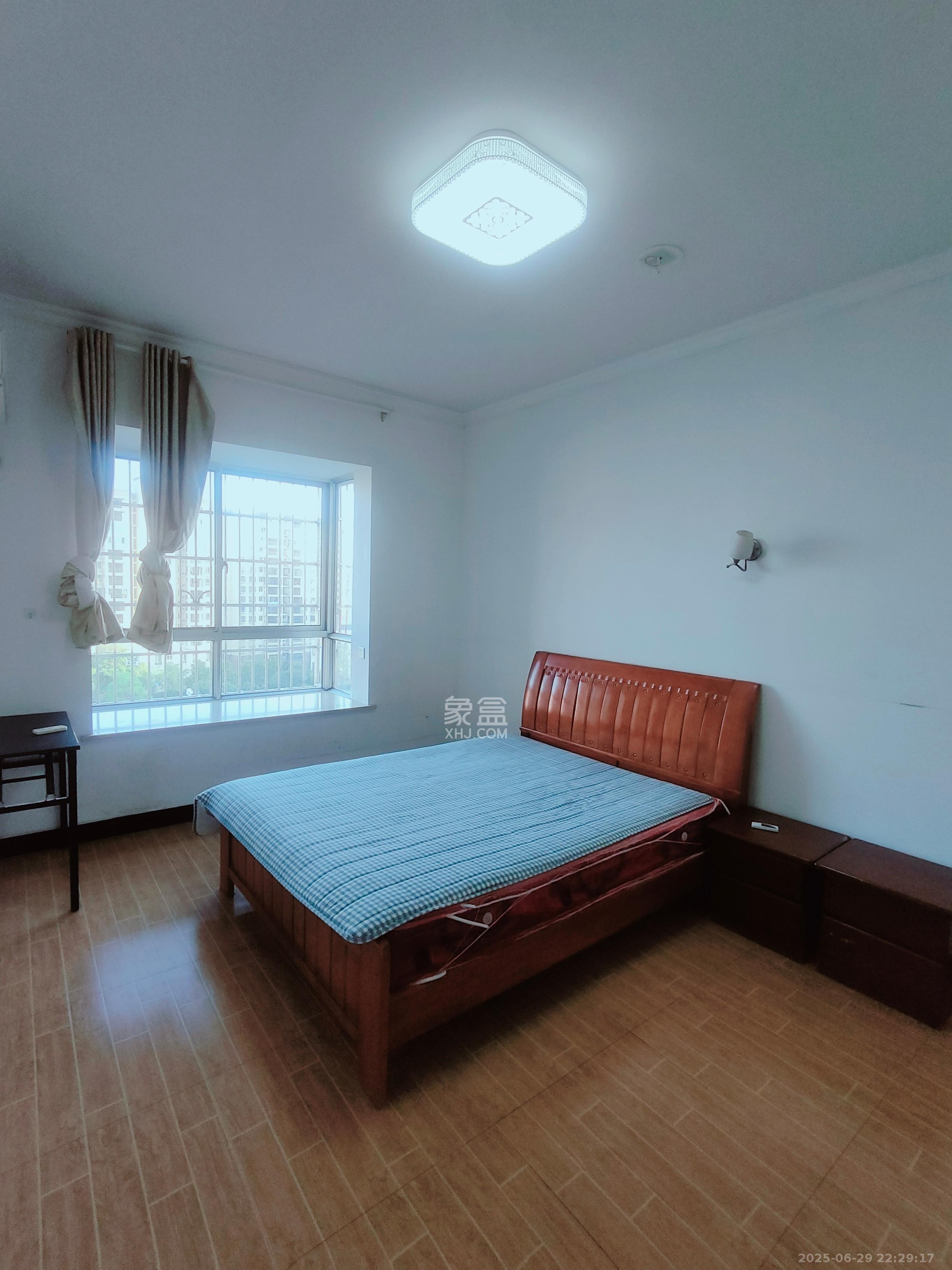 先锋新宇  2室2厅1卫    1800.0元/月