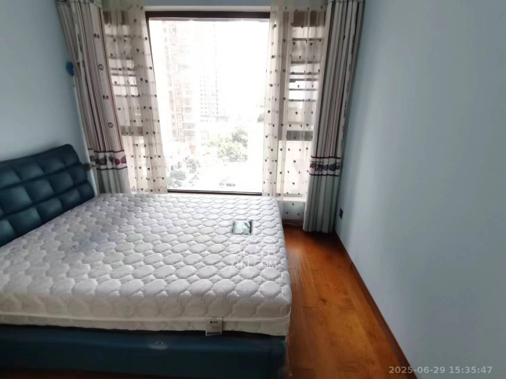 红橡华园(菲莎公馆)  4室2厅2卫    3200.0元/月 红橡华园(菲莎公馆)  4室2厅2卫    3200.0元/月室内图