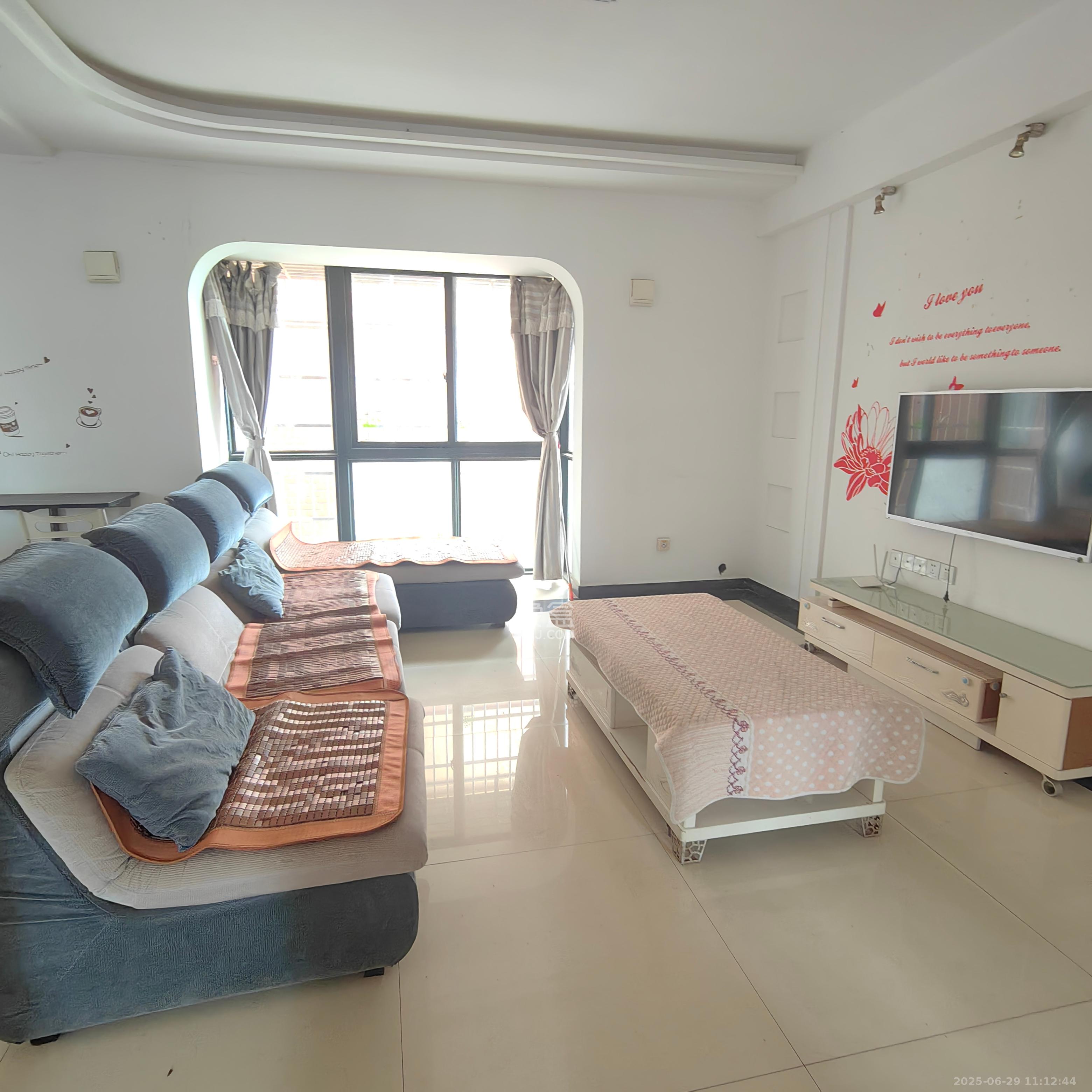 银盘鑫城  4室2厅2卫    1600.0元/月 银盘鑫城  4室2厅2卫    1600.0元/月