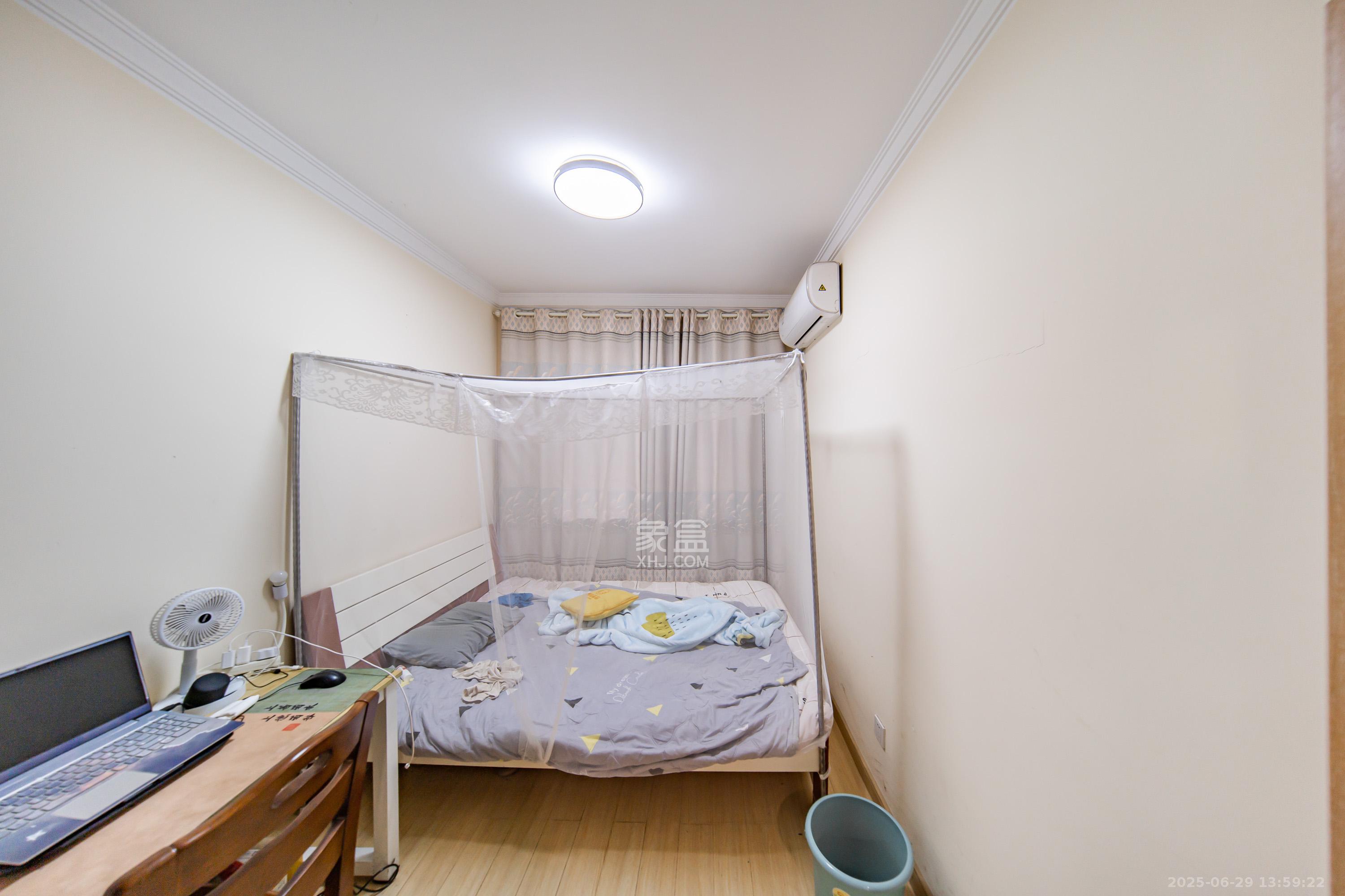兰亭湾畔  4室2厅2卫   163.00万卧室