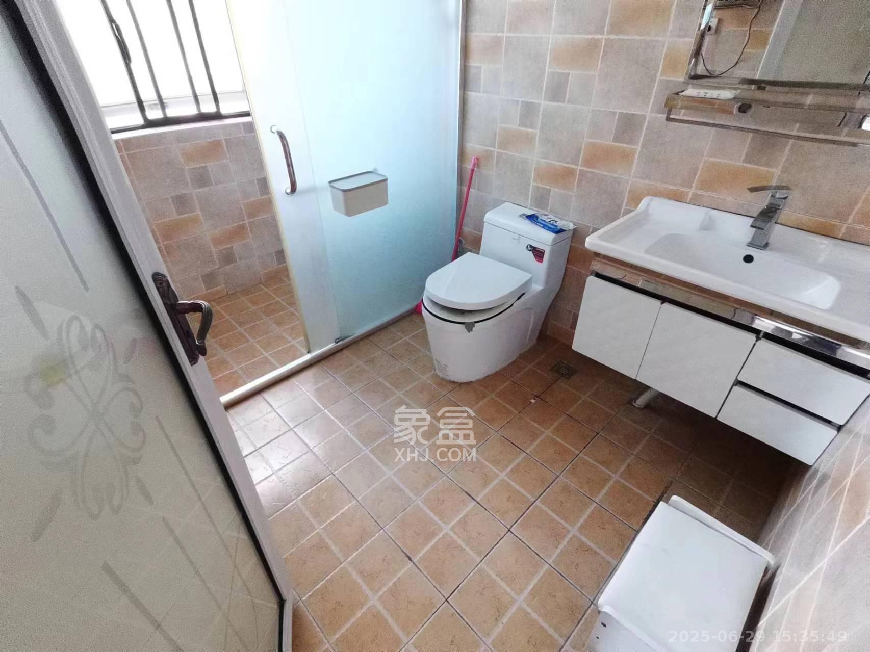 红橡华园(菲莎公馆)  4室2厅2卫    3200.0元/月 红橡华园(菲莎公馆)  4室2厅2卫    3200.0元/月室内图