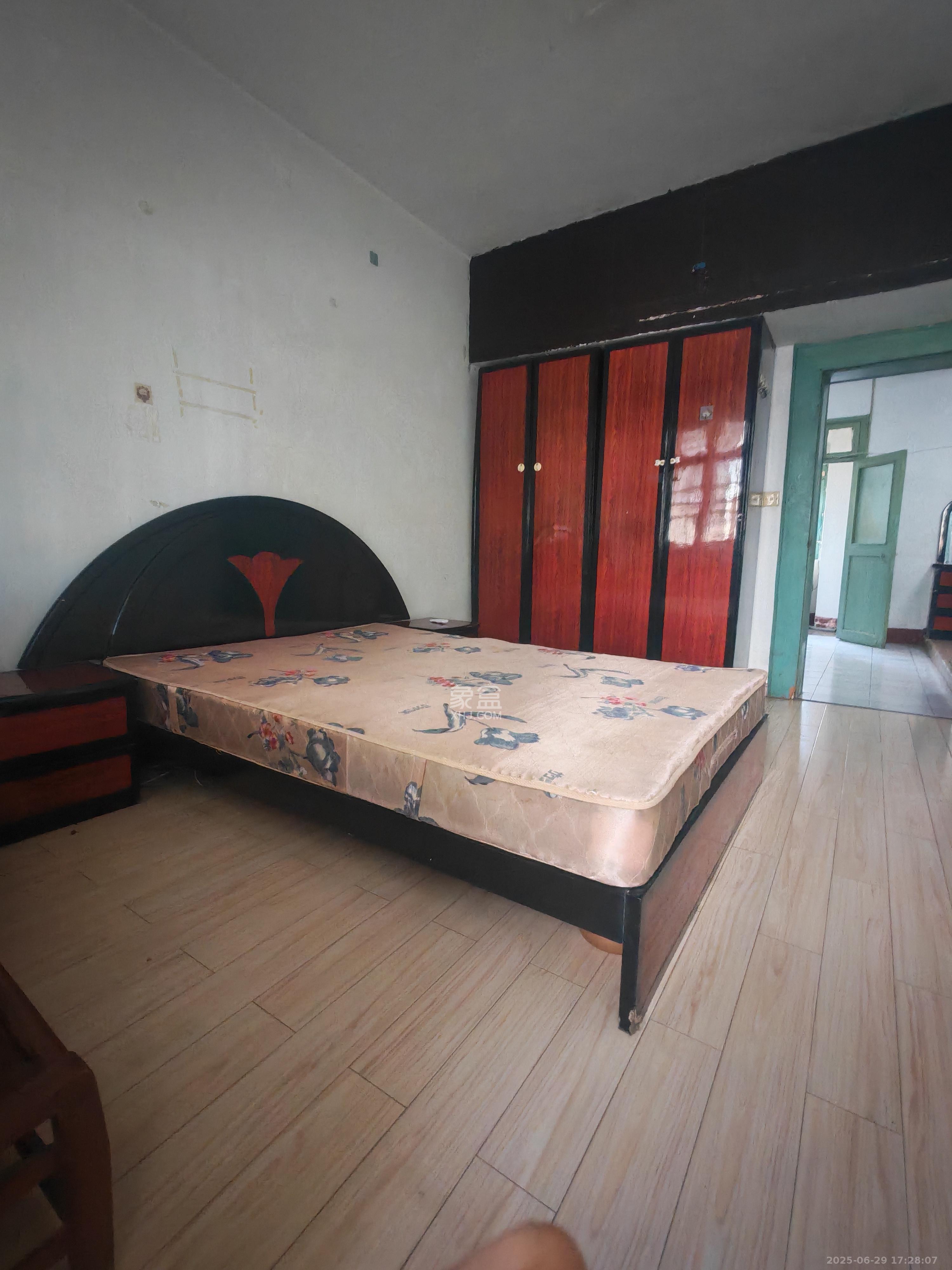 燕兴宿舍 1室1厅1卫 1300.0元/月 燕兴宿舍 1室1厅1卫 1300.0元/月室内图