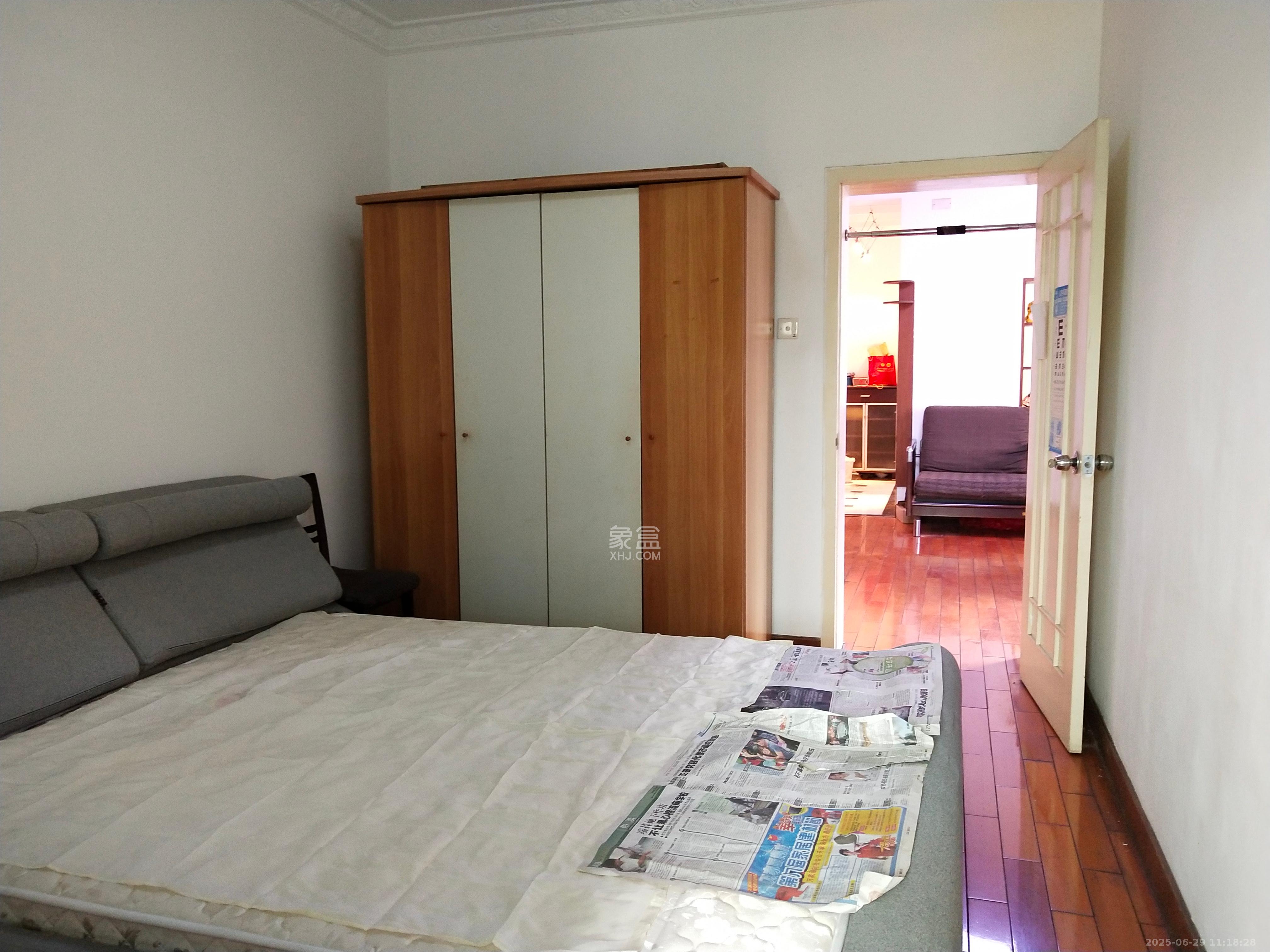 长岭水电八局宿舍 3室2厅1卫 2000.0元/月 长岭水电八局宿舍 3室2厅1卫 2000.0元/月室内图