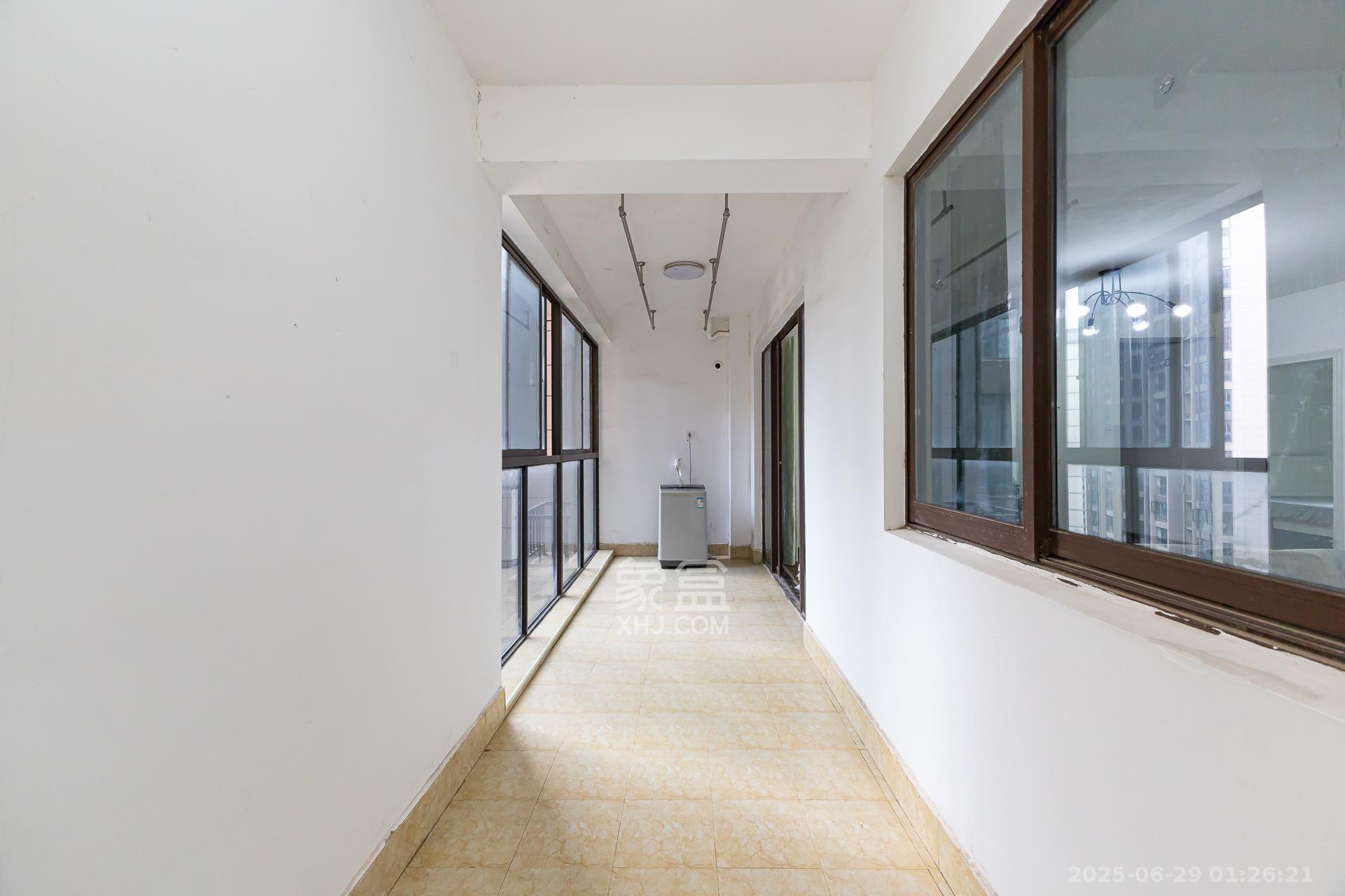 星月绿洲 4室2厅2卫 87.0万 星月绿洲 4室2厅2卫 87.0万阳台