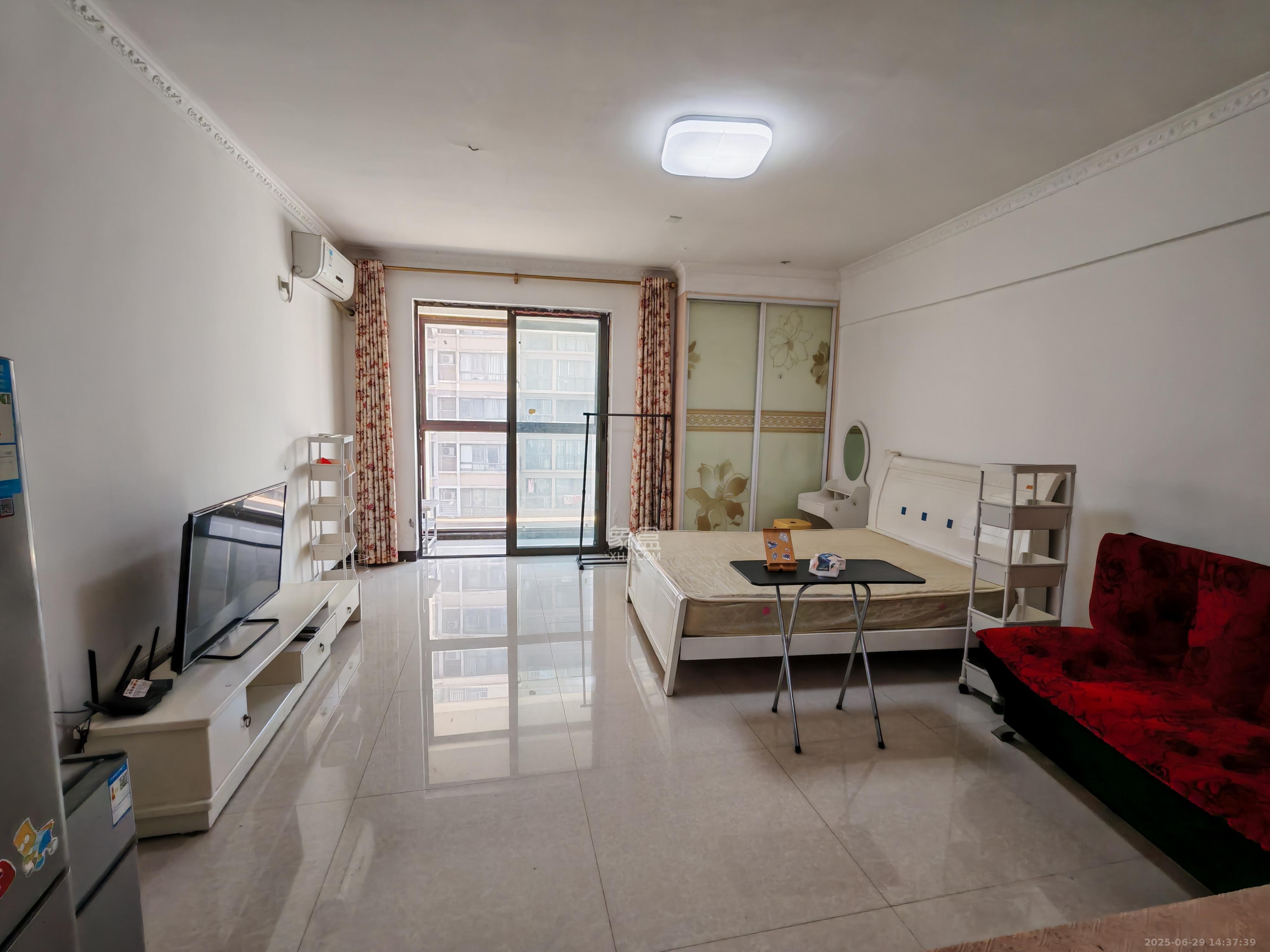 钱隆樽品(一、二、三期)  1室1厅1卫    1300.0元/月 钱隆樽品(一、二、三期)  1室1厅1卫    1300.0元/月室内图