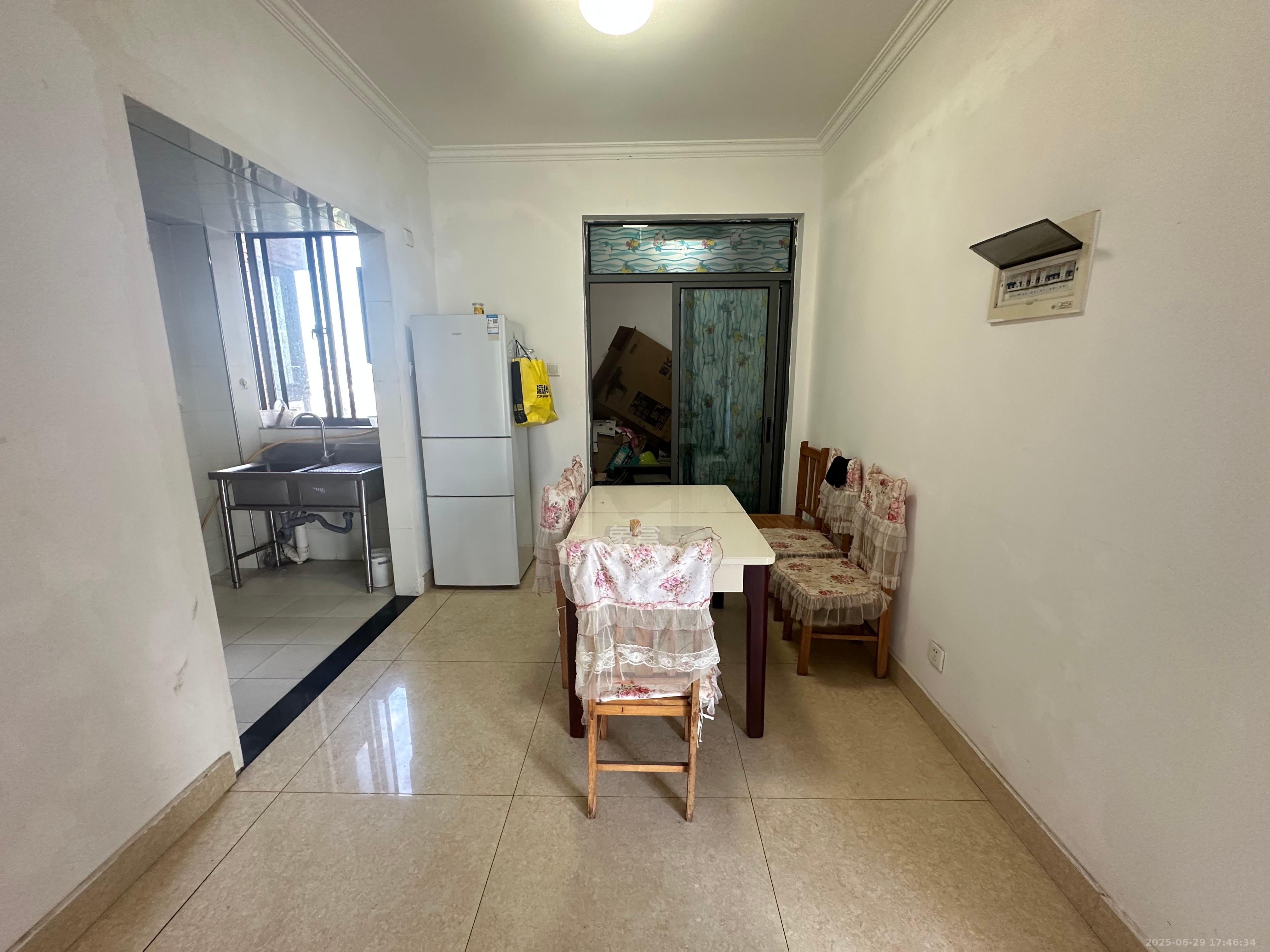 鑫远熙山 4室2厅2卫 2400.0元/月 鑫远熙山 4室2厅2卫 2400.0元/月室内图