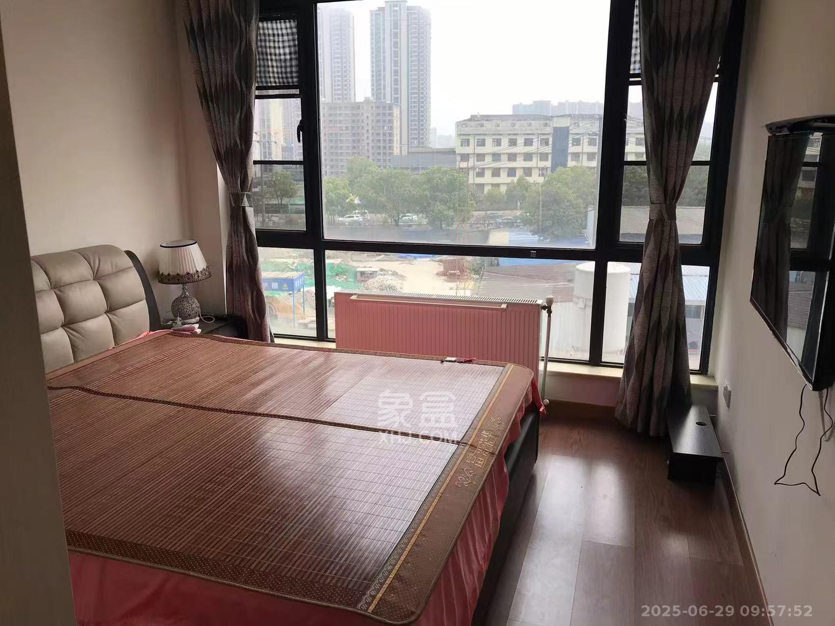 辉煌国际城一期 2室2厅1卫 2600.0元/月 辉煌国际城一期 2室2厅1卫 2600.0元/月室内图