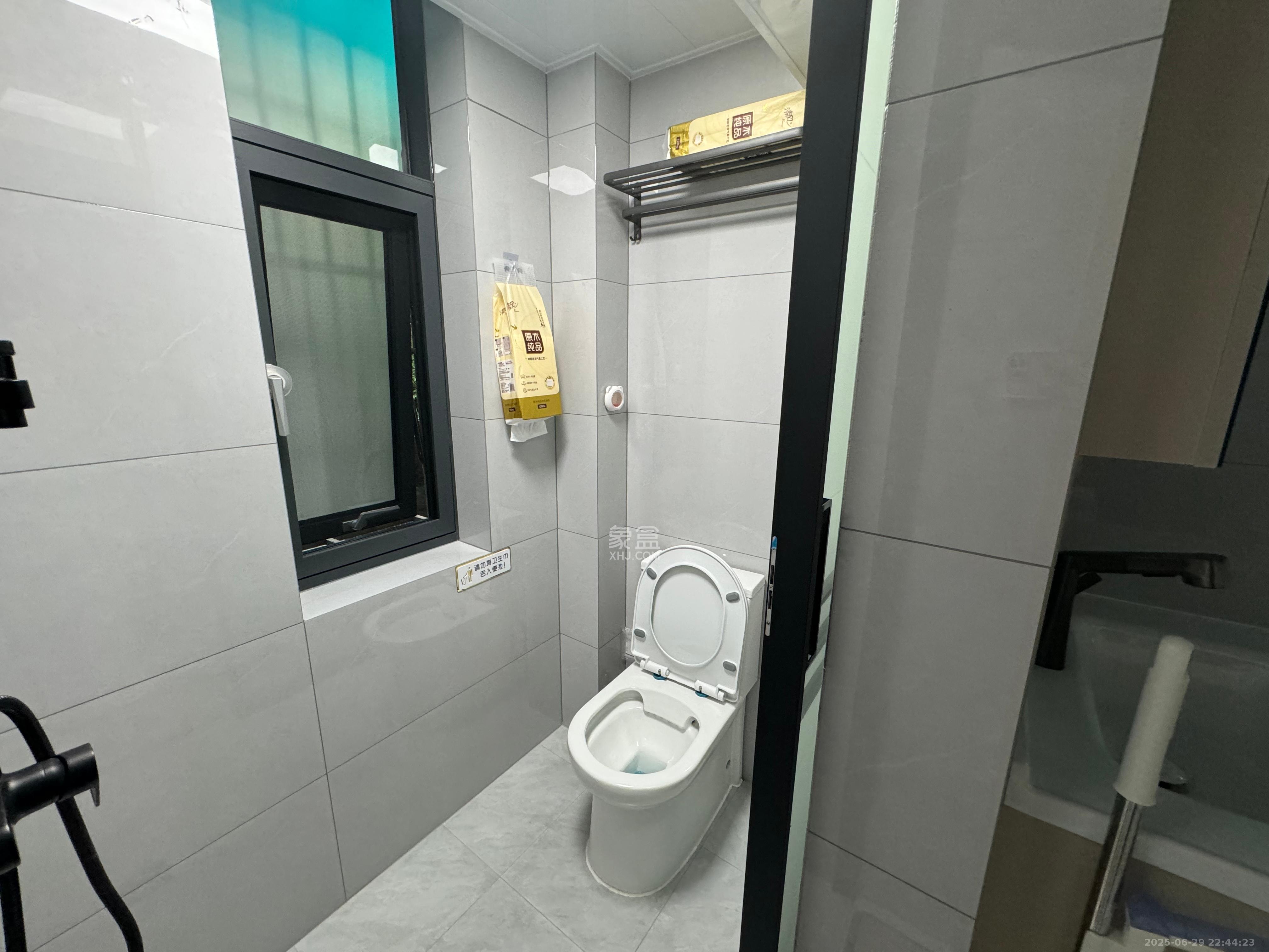 红旗区四片 3室2厅1卫 2500.0元/月 红旗区四片 3室2厅1卫 2500.0元/月室内图