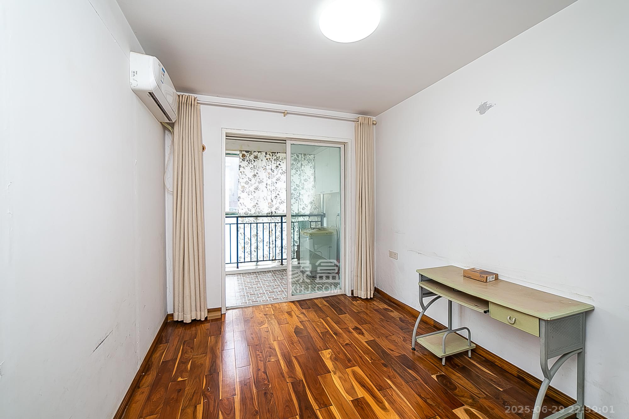 天鸿天府(天鸿中央大院)  3室2厅2卫    95.0万 天鸿天府(天鸿中央大院)  3室2厅2卫    95.0万卧室