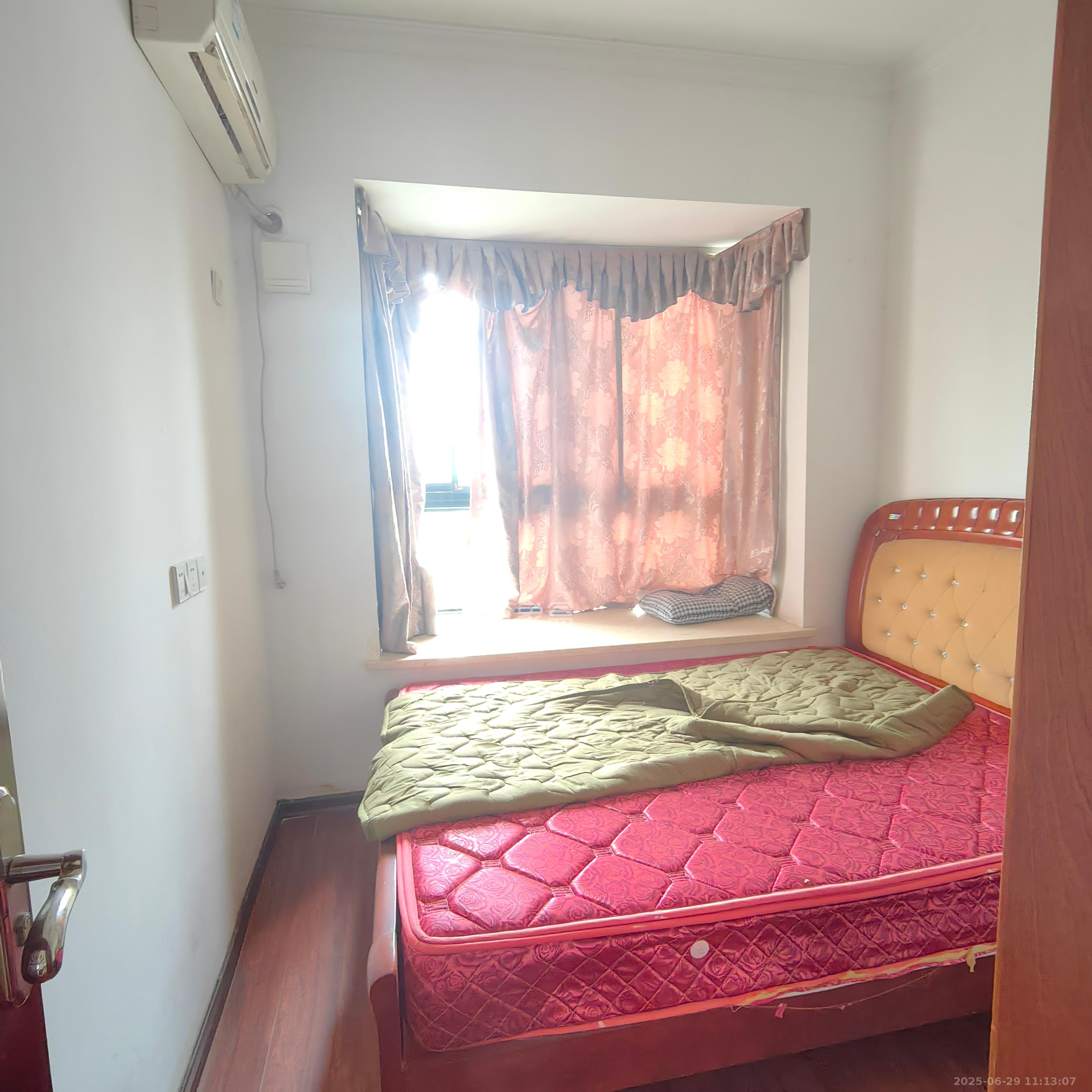 银盘鑫城  4室2厅2卫    1600.0元/月 银盘鑫城  4室2厅2卫    1600.0元/月室内图