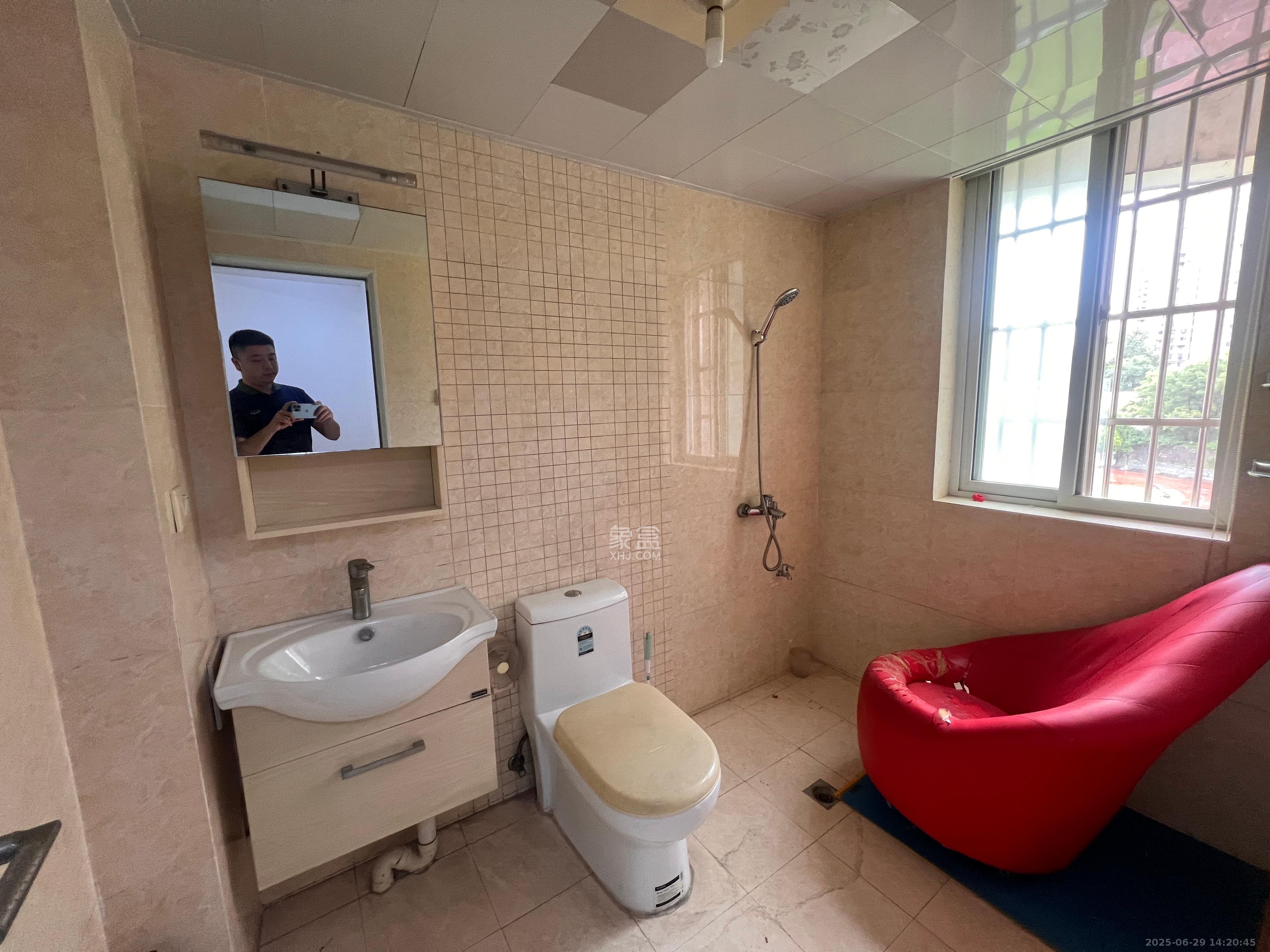 梅苑家园  3室2厅2卫    1800.0元/月 梅苑家园  3室2厅2卫    1800.0元/月室内图