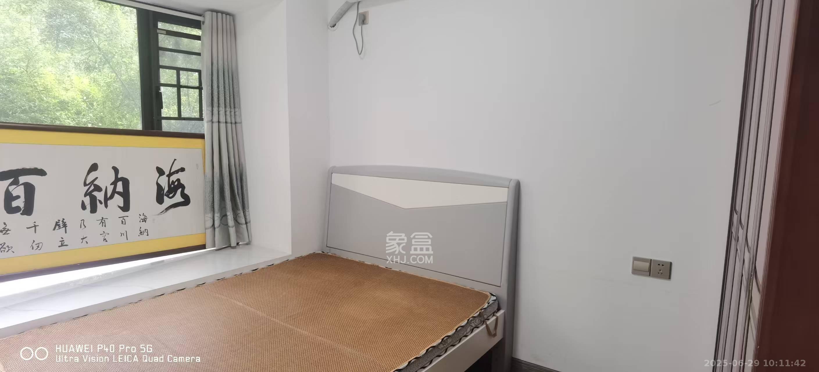 蓝光雍锦半岛  3室2厅2卫   2800.00元/月室内图