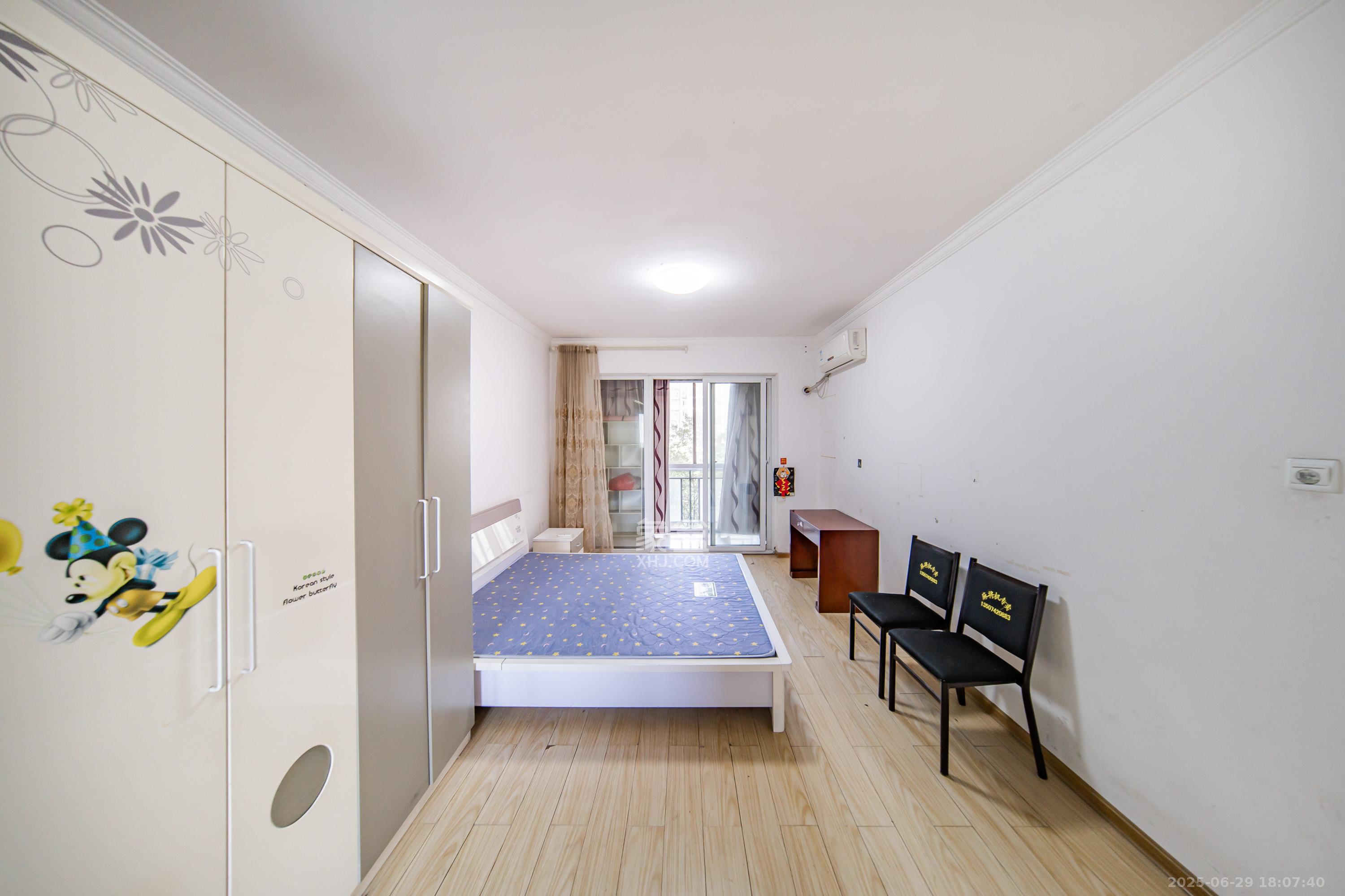 岳麓现代城 3室2厅2卫 190.0万 岳麓现代城 3室2厅2卫 190.0万卧室