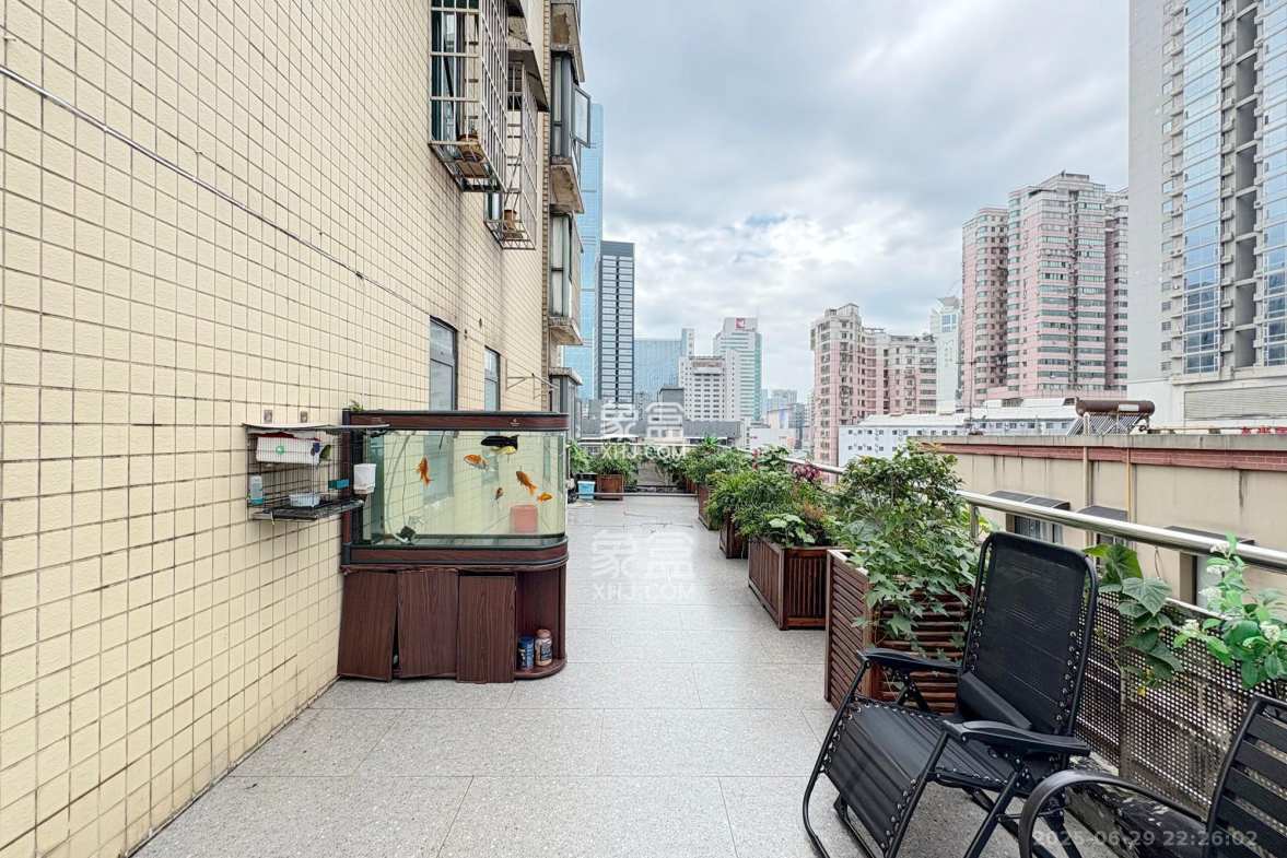 三角花园星城 3室2厅2卫 238.0万 三角花园星城 3室2厅2卫 238.0万阳台